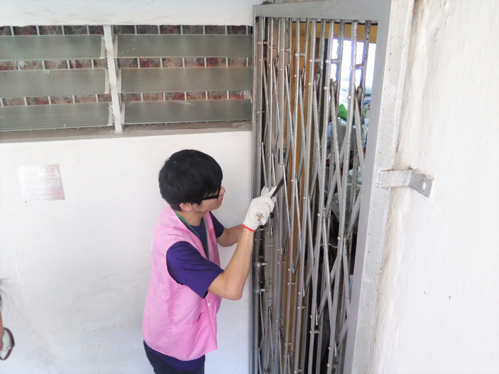 Peeling the rust before painting the gate