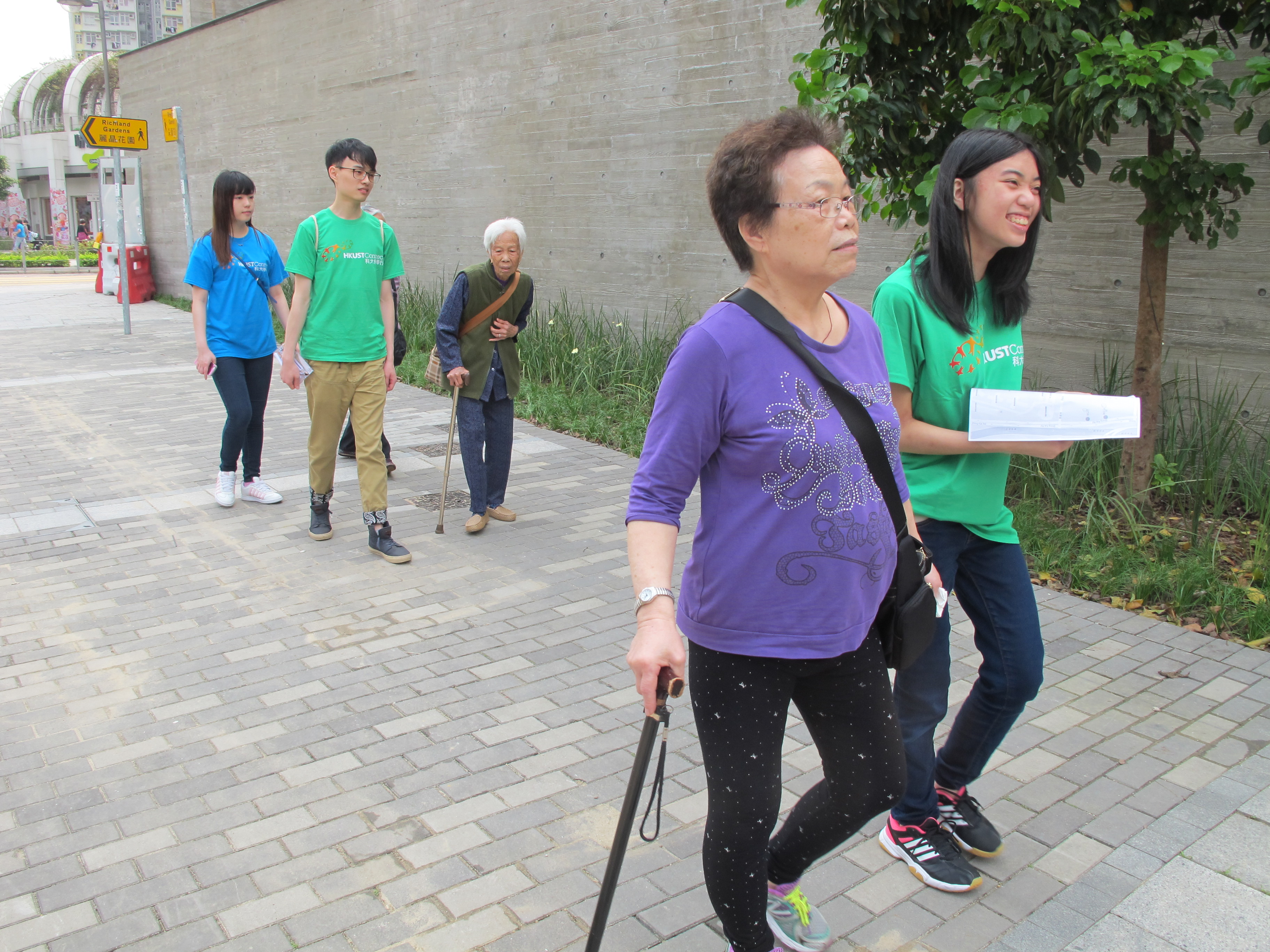 Volunteers guiding the elders to explore their community