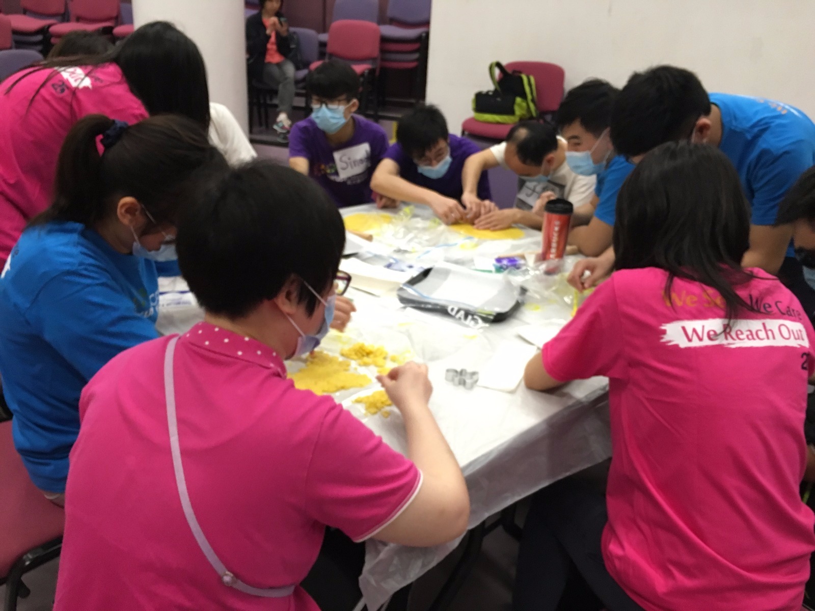 Service recipients learning to make cookies