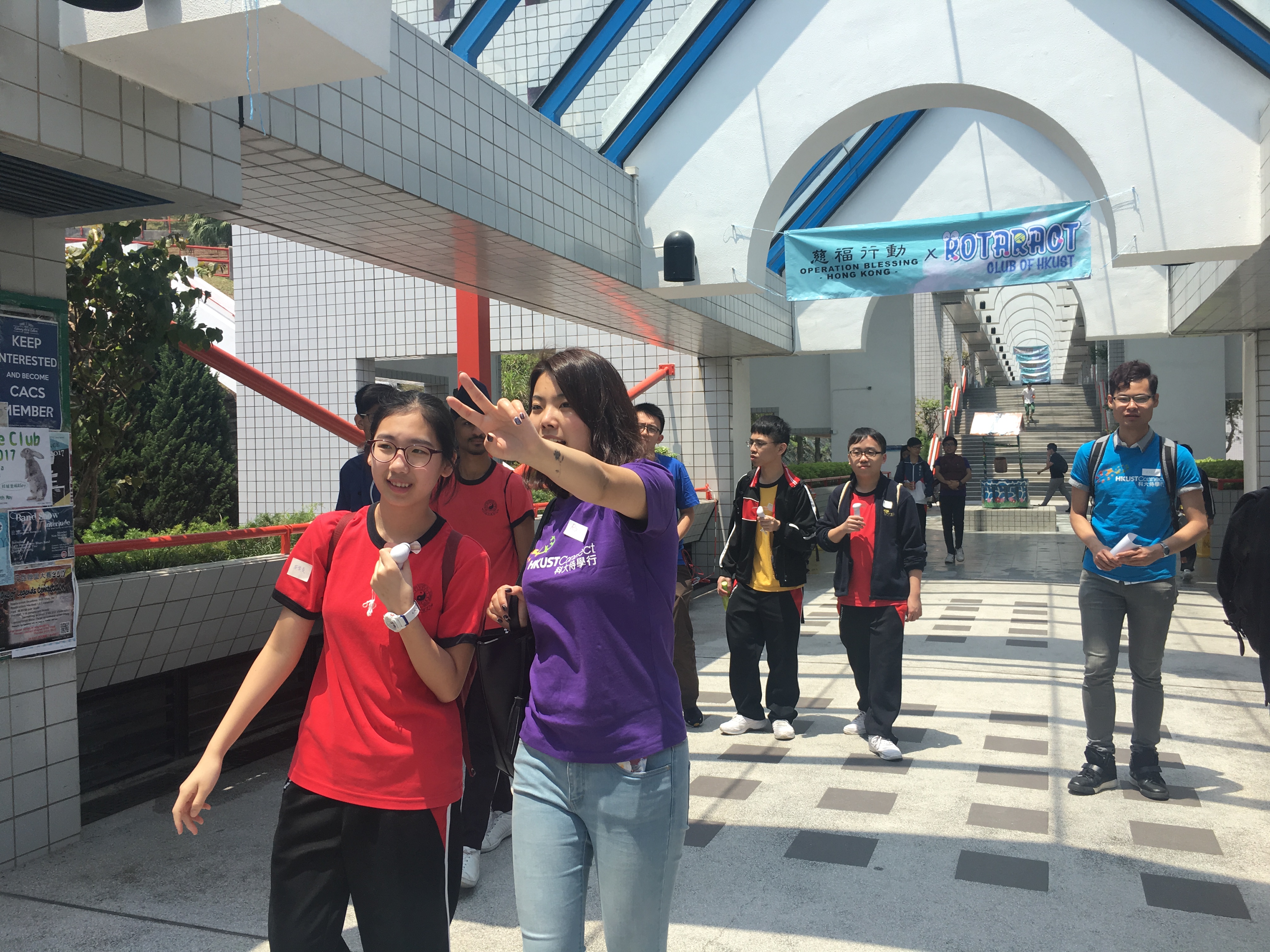 Volunteers introducing the campus to the secondary students