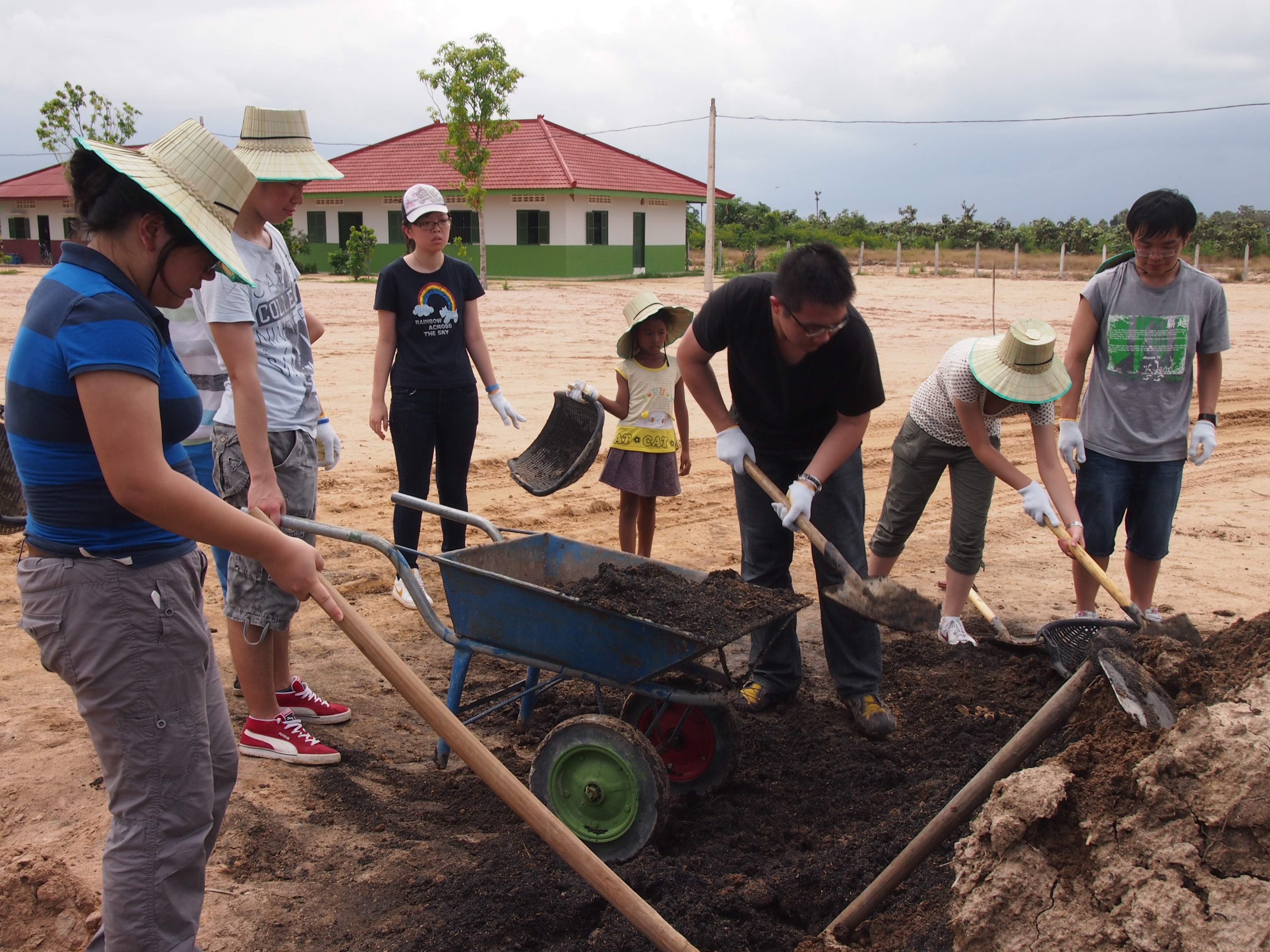 Getting their hands dirty for trees!