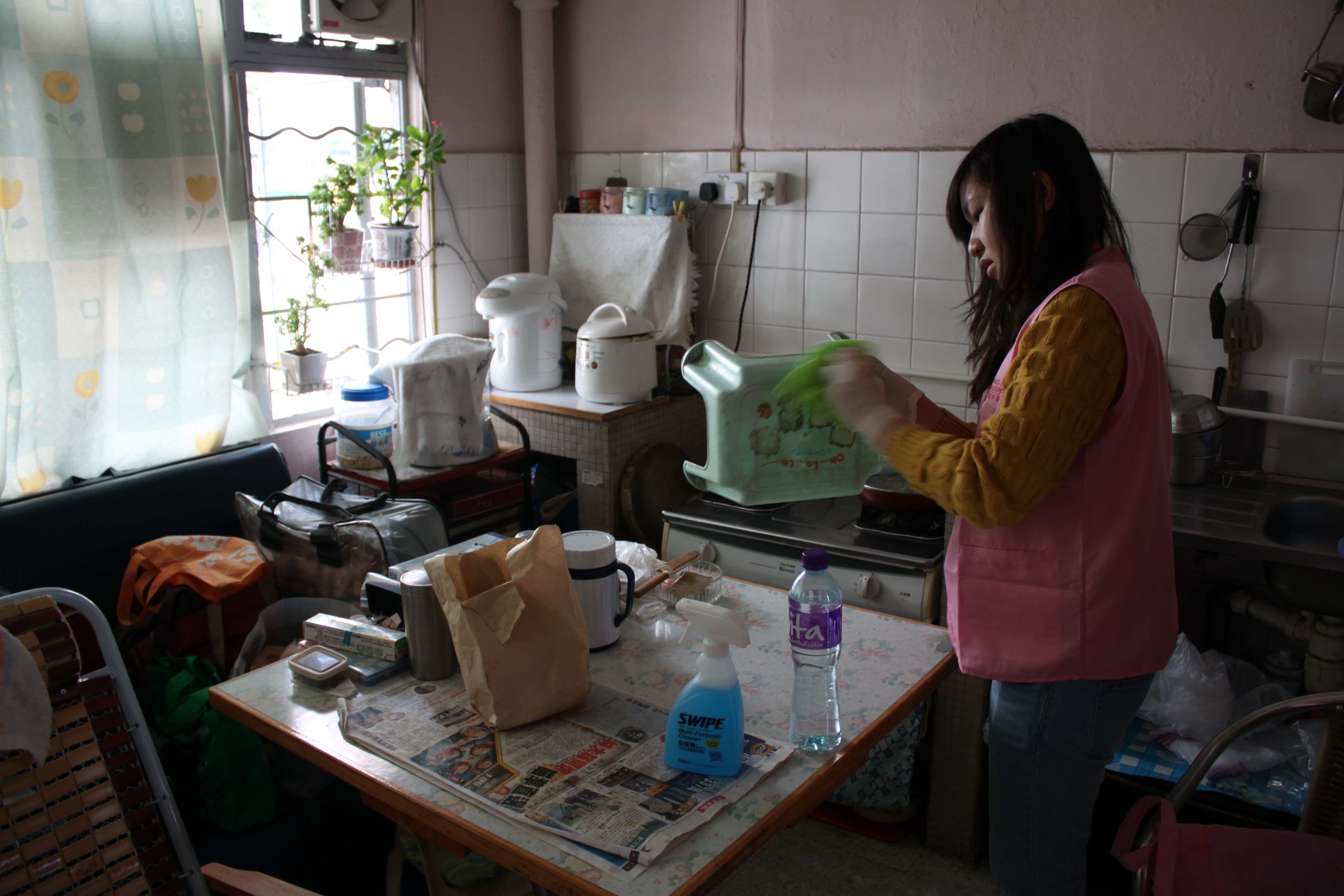Volunteer cleaning the elder's home to welcome the Lunar New Year