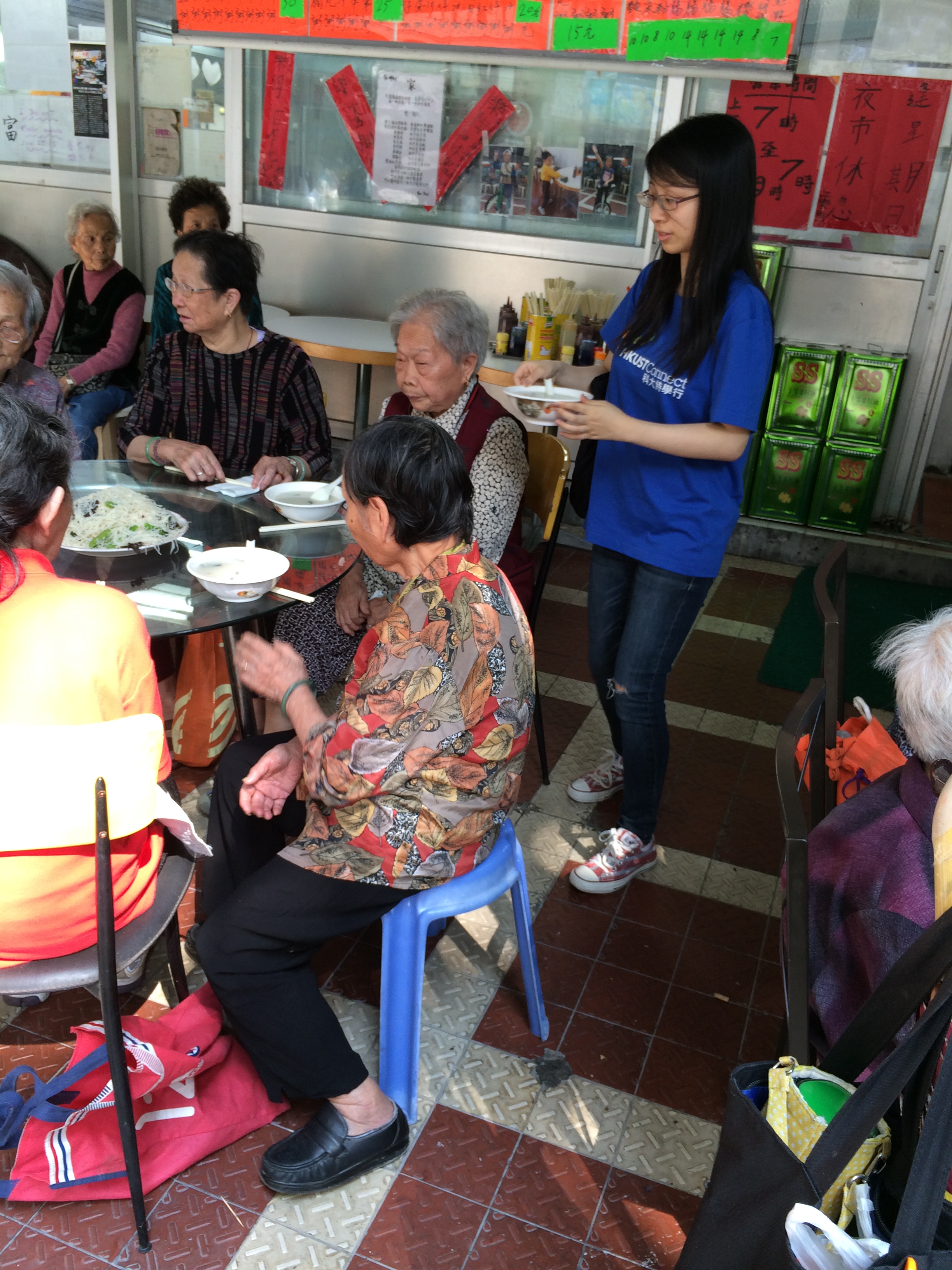 A group of volunteers serving the elders in a ccongee restaurant