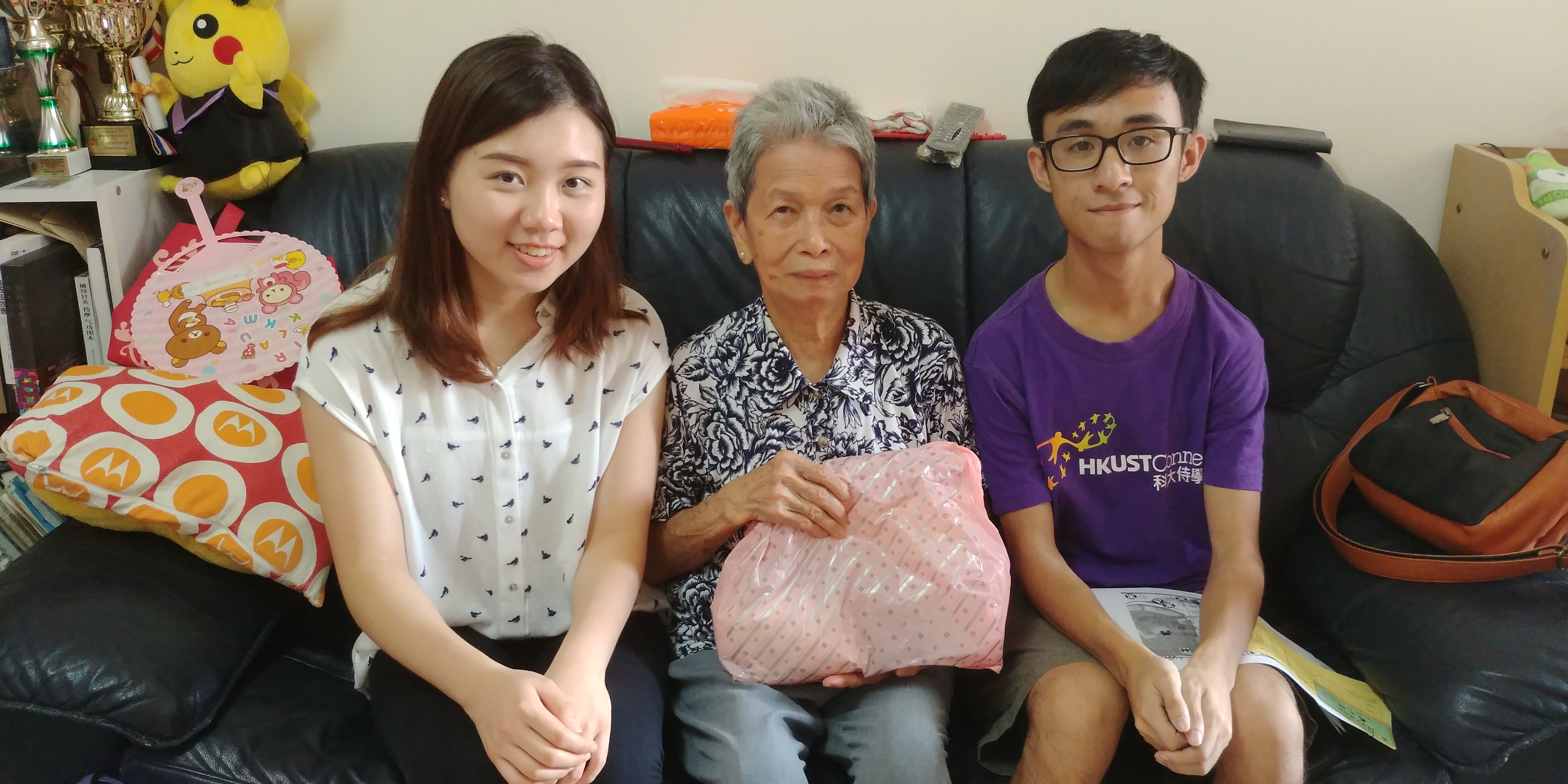 Mooncakes and gifts distributed to the elders in Wong Tai Sin