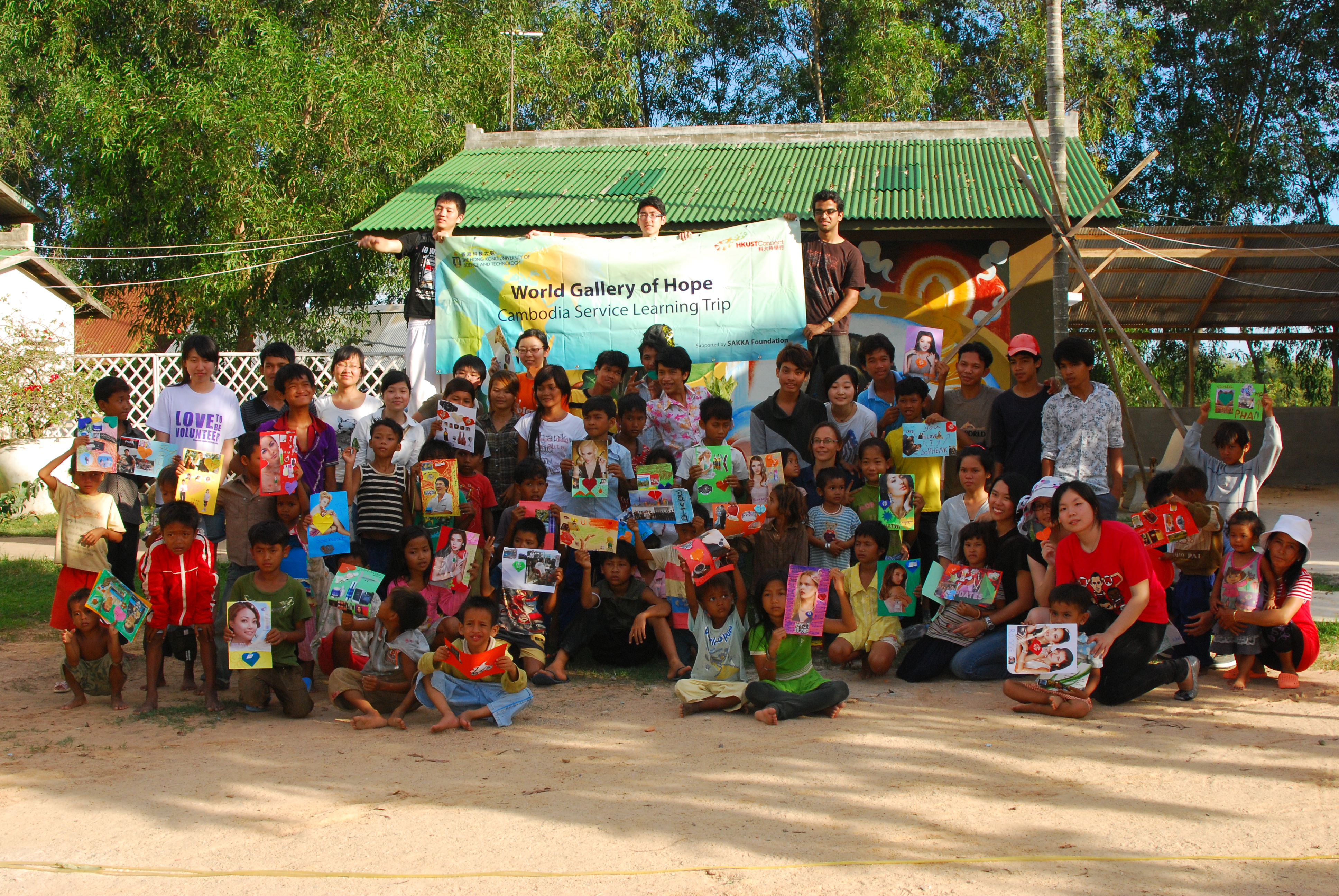 A group photo with Wat Opot