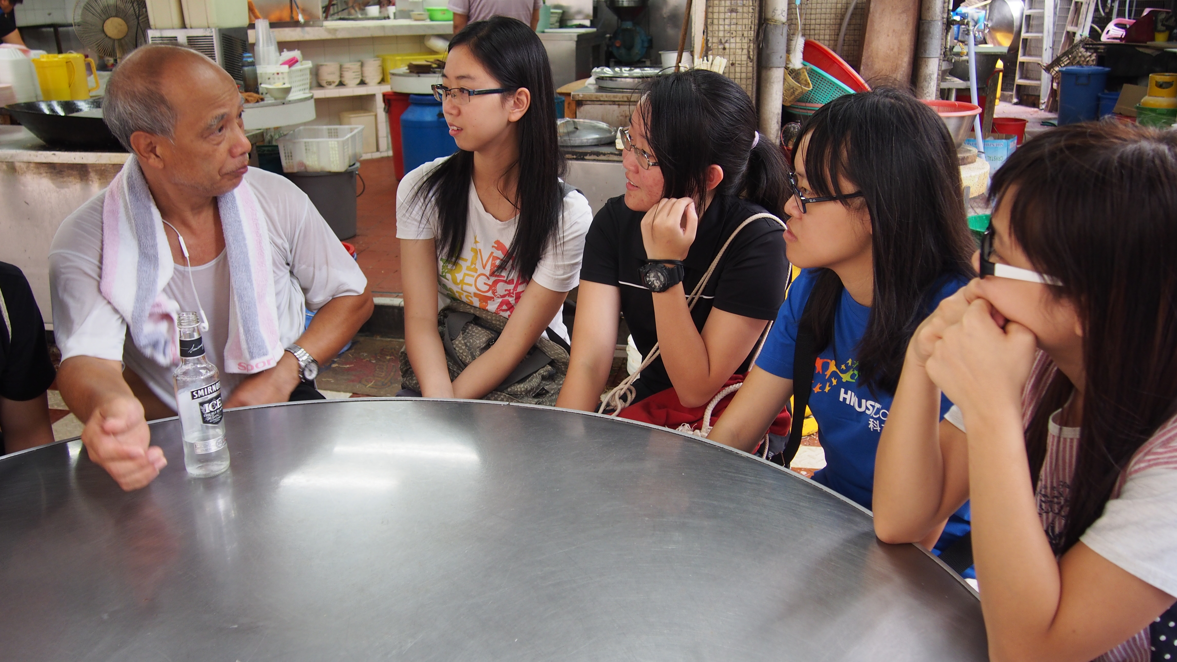 Our students chatting with Mr. Li about the philosophy of Congee Sharing