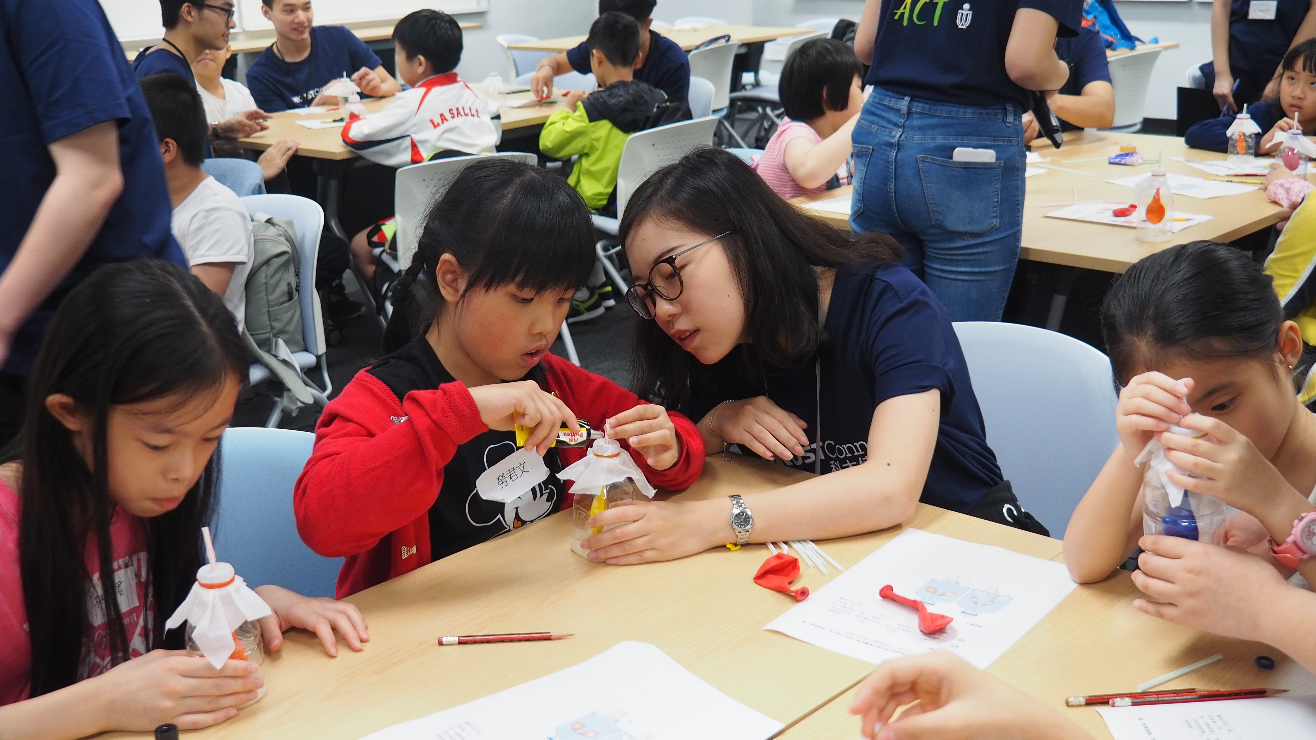 Making a lung model to understand the breathing movement.