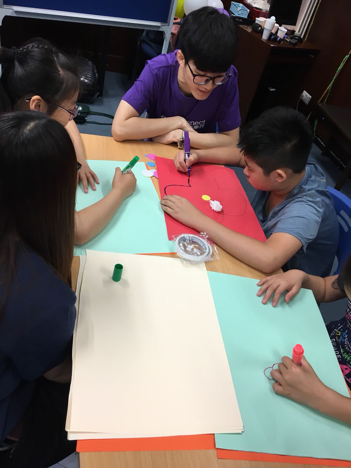 Volunteers drawing with recipients