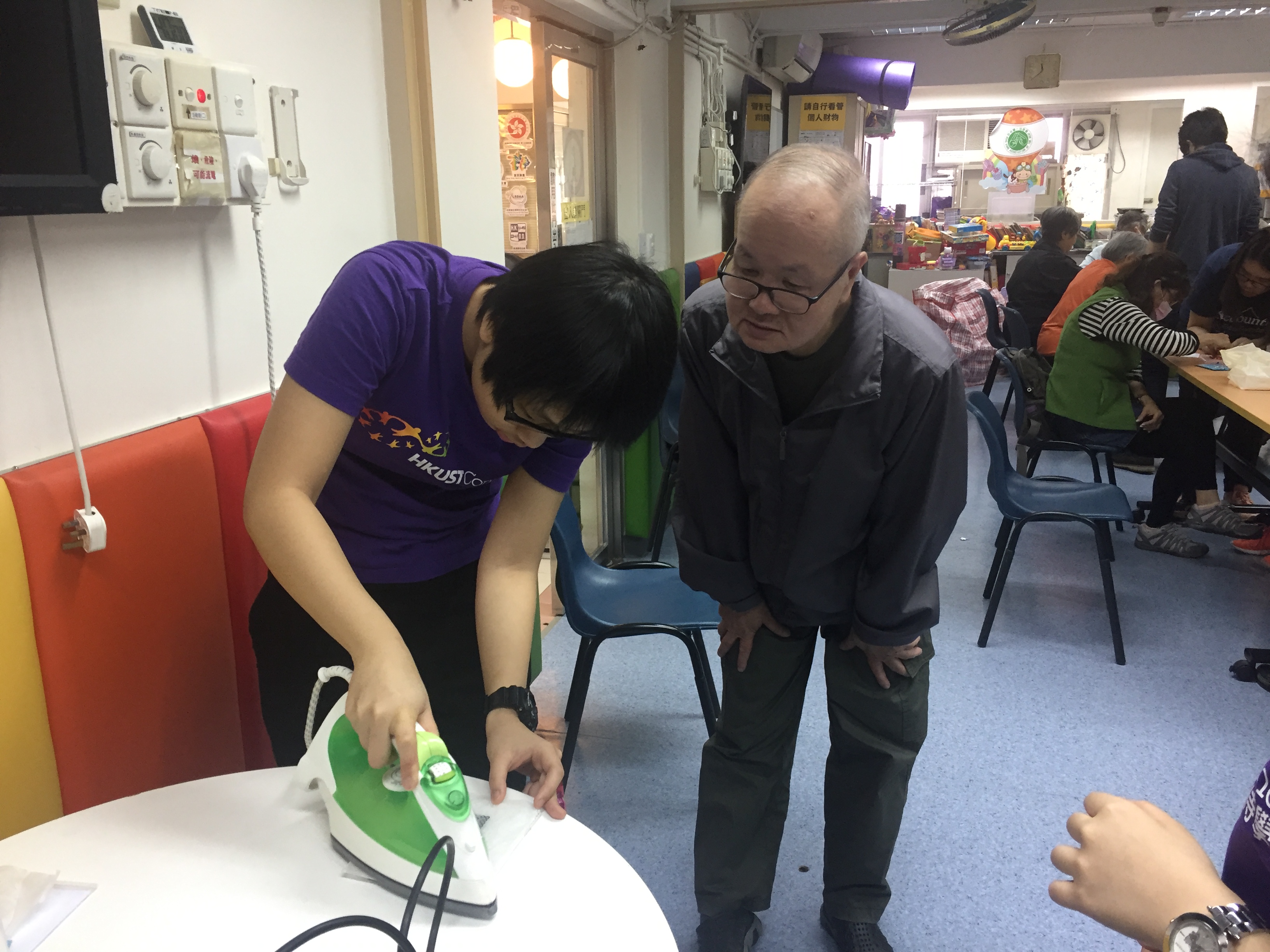 Volunteer assisting HIP in making handicrafts