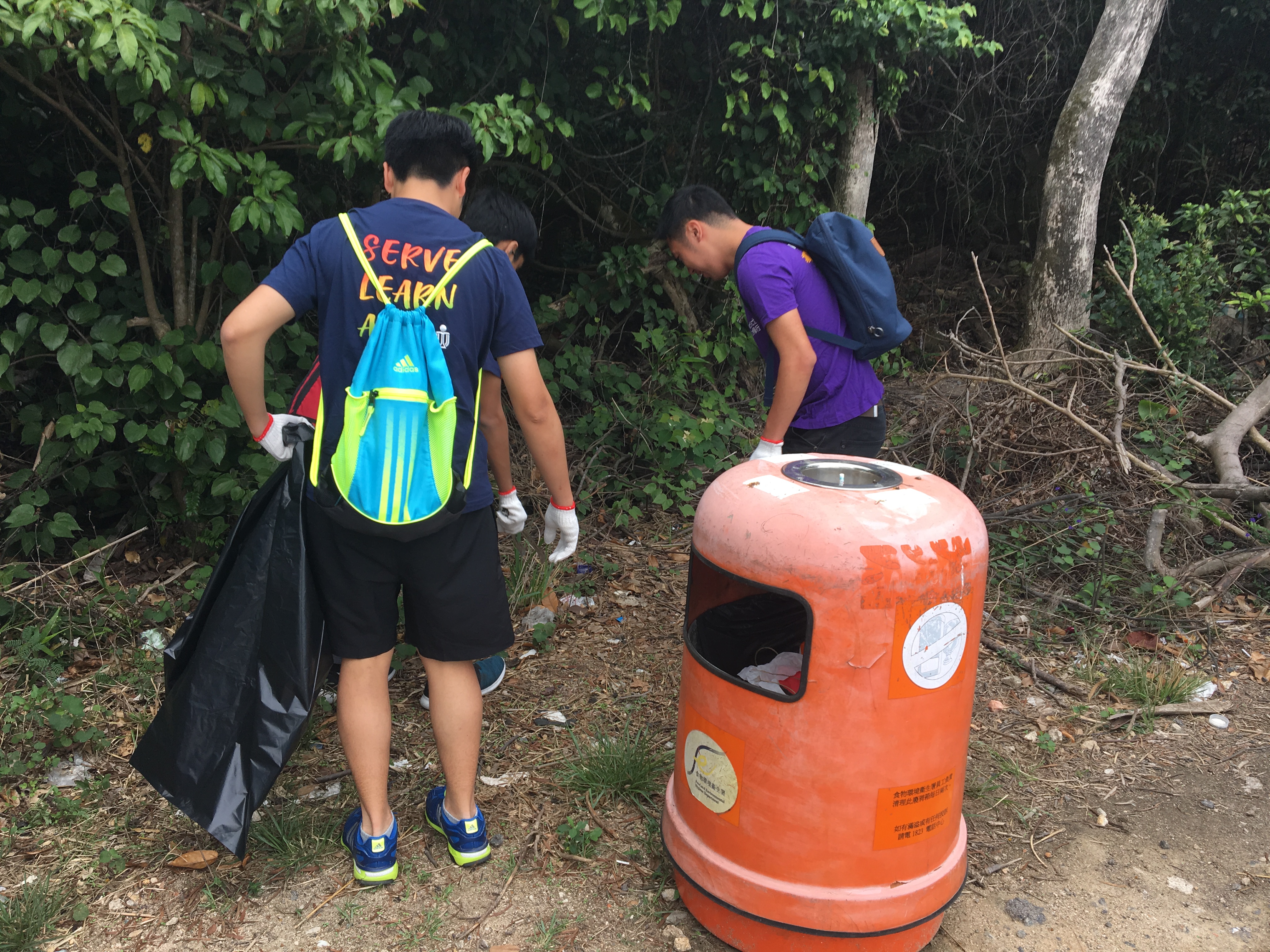 Volunteers contributing to environmental protection