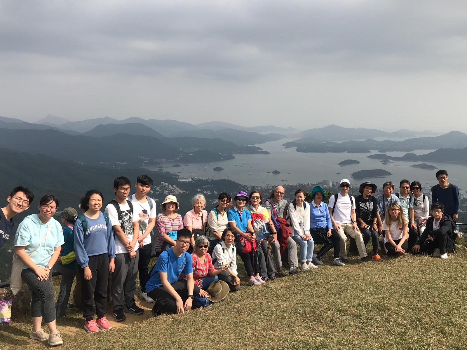 Let's take a photo at the peak!