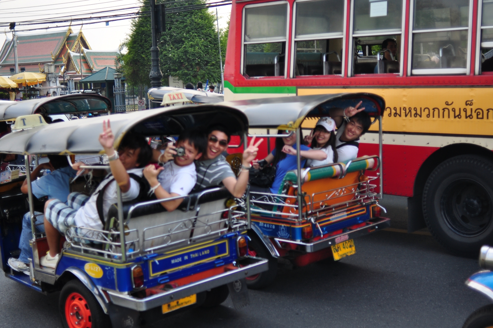 Student volunteers having cultural exploration in Bangkok  