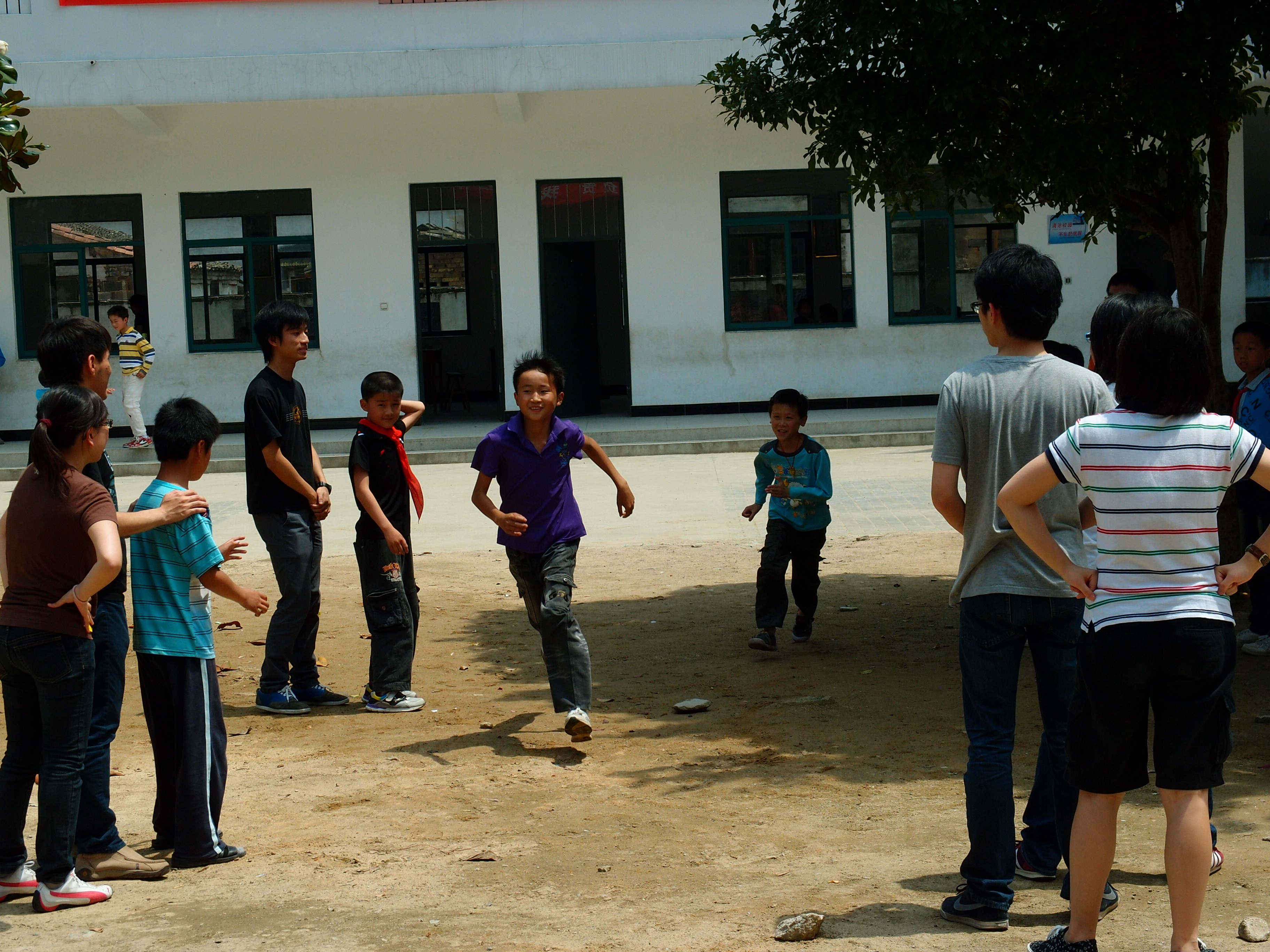 UST volunteers and Huangshan kids playing exciting games after class