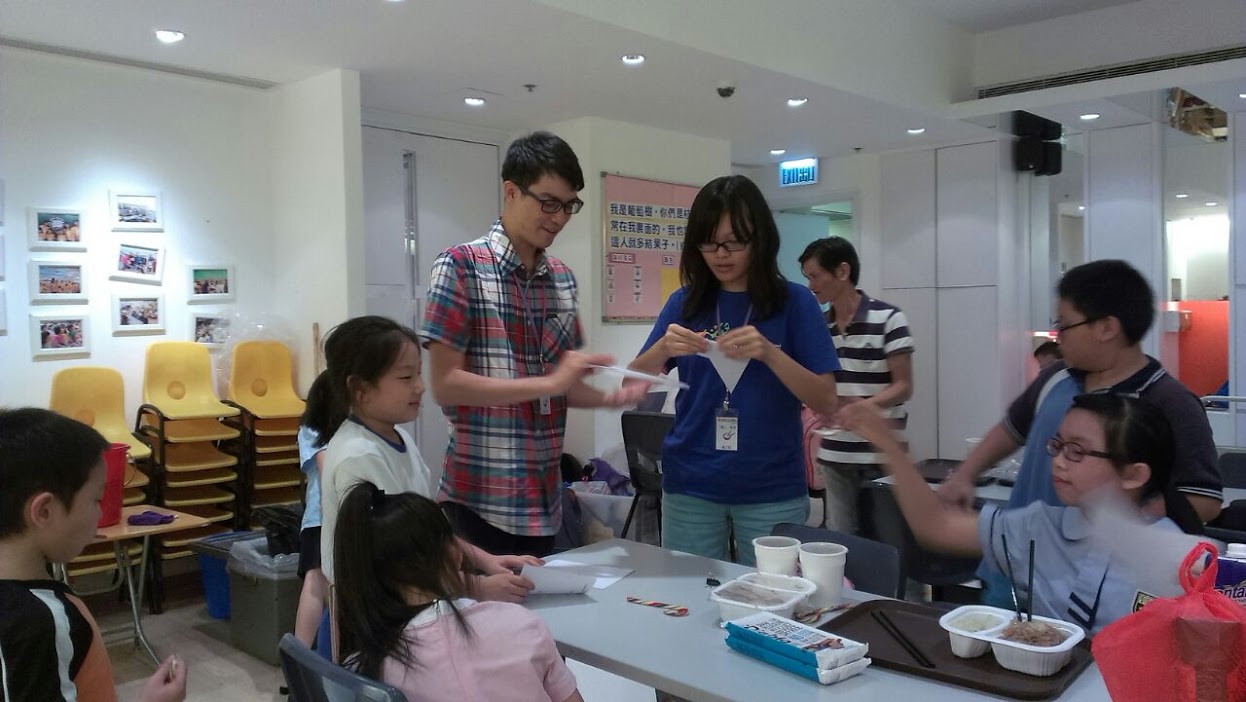 Volunteers preparing the materials for kids to play after meal