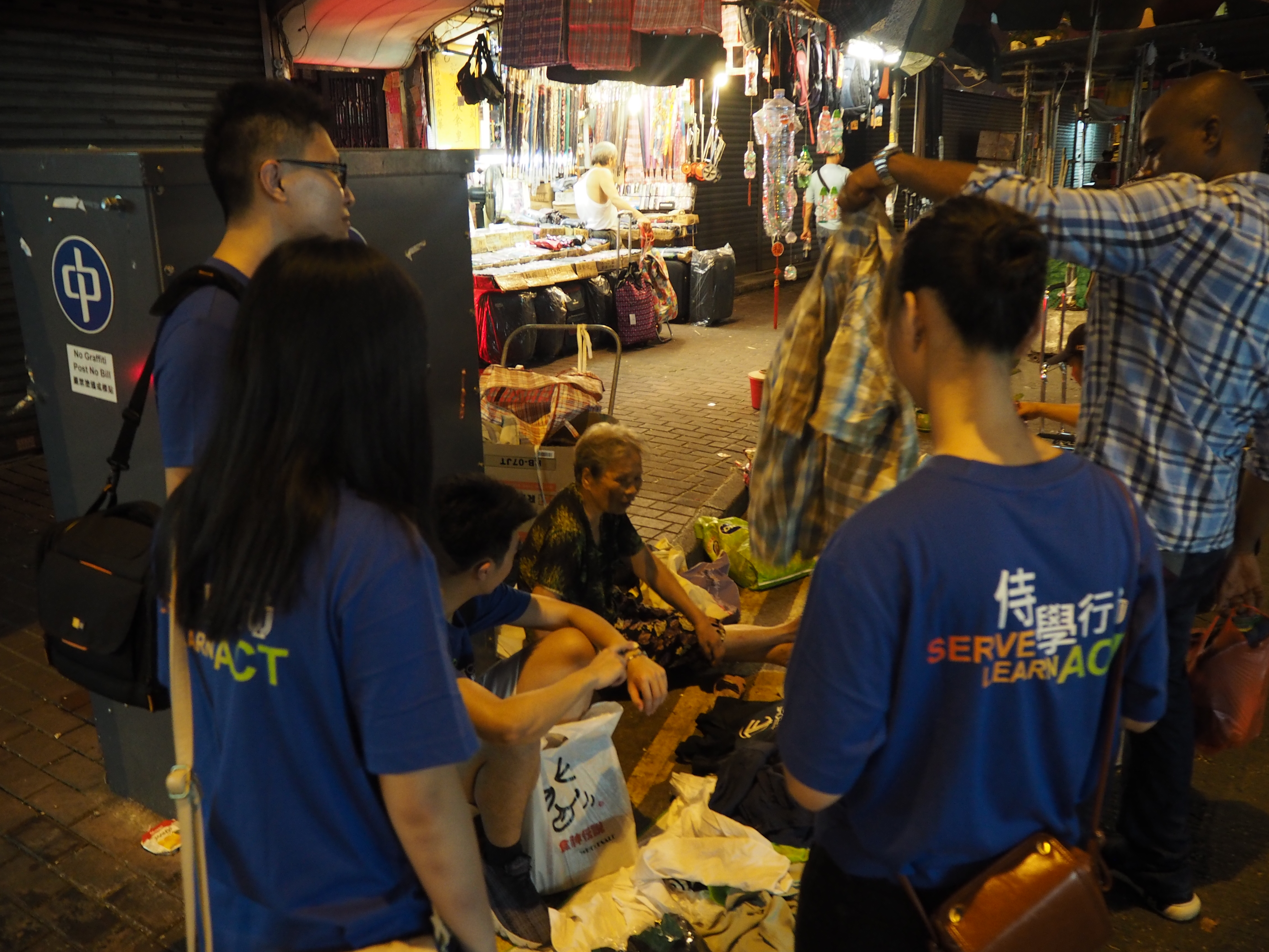 Experiencing the mid-night market at Pei Ho Street