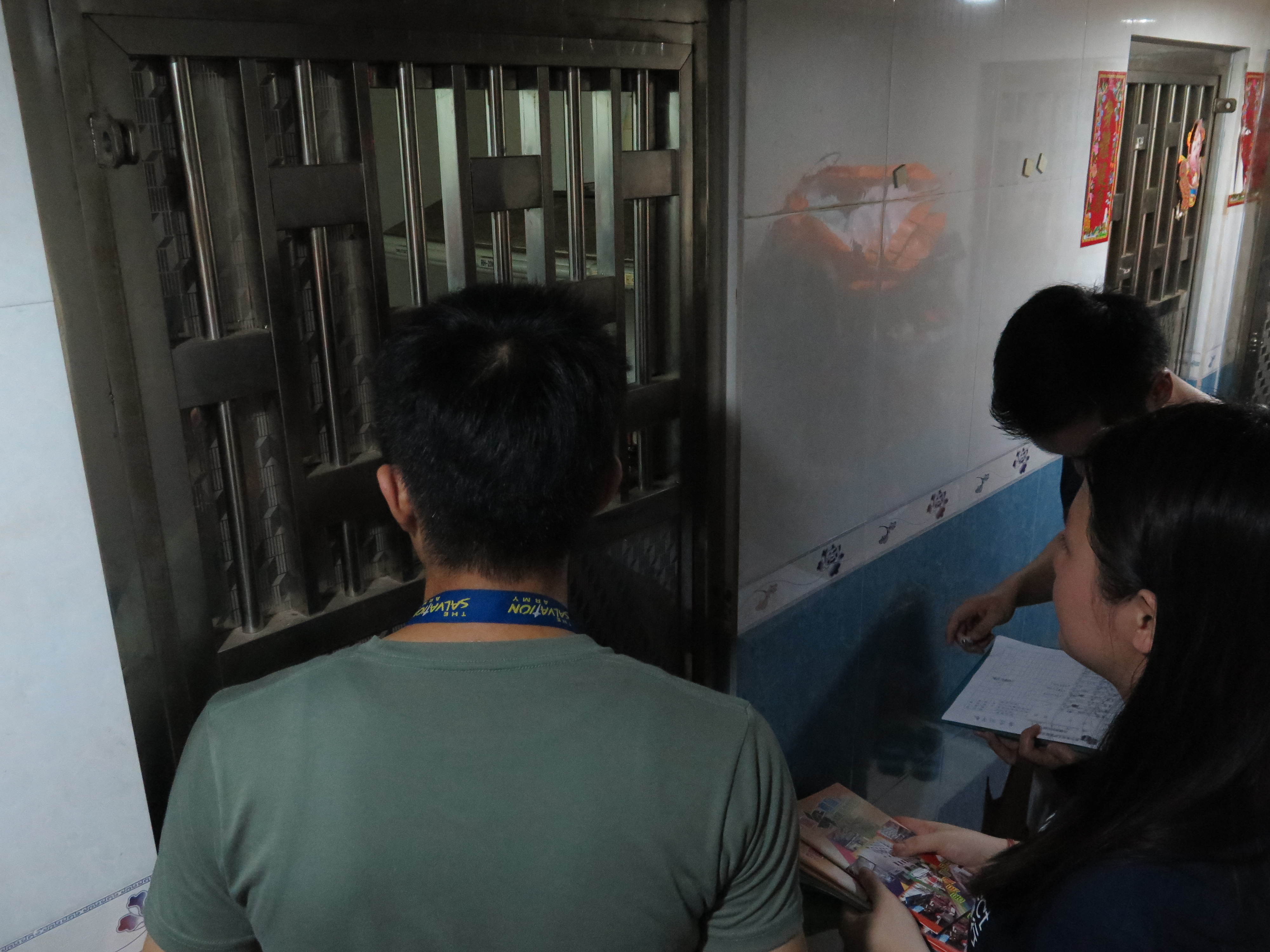 Volunteers trying to introduce various support services.