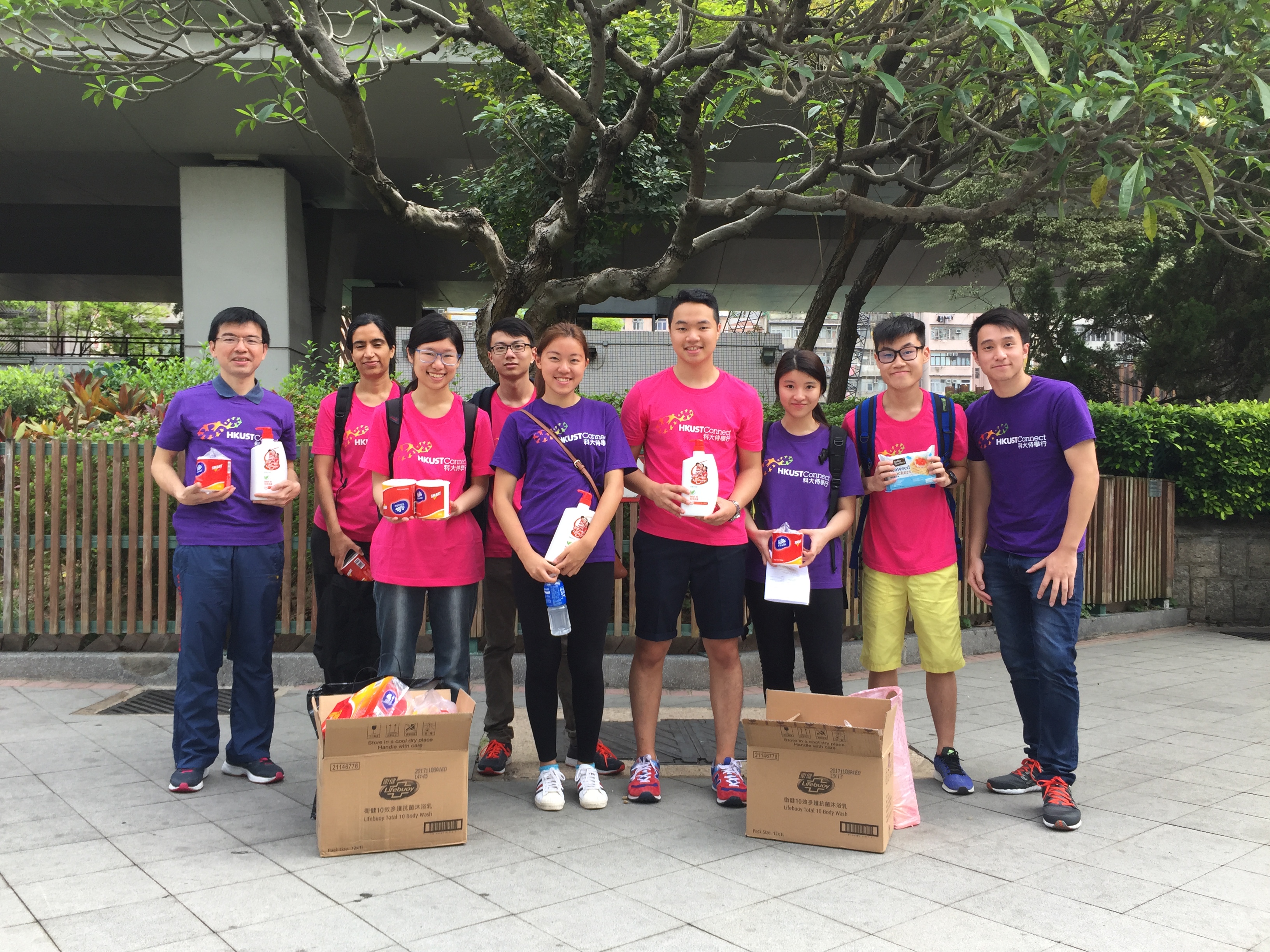 A group photo of volunteers before distributing the necessities