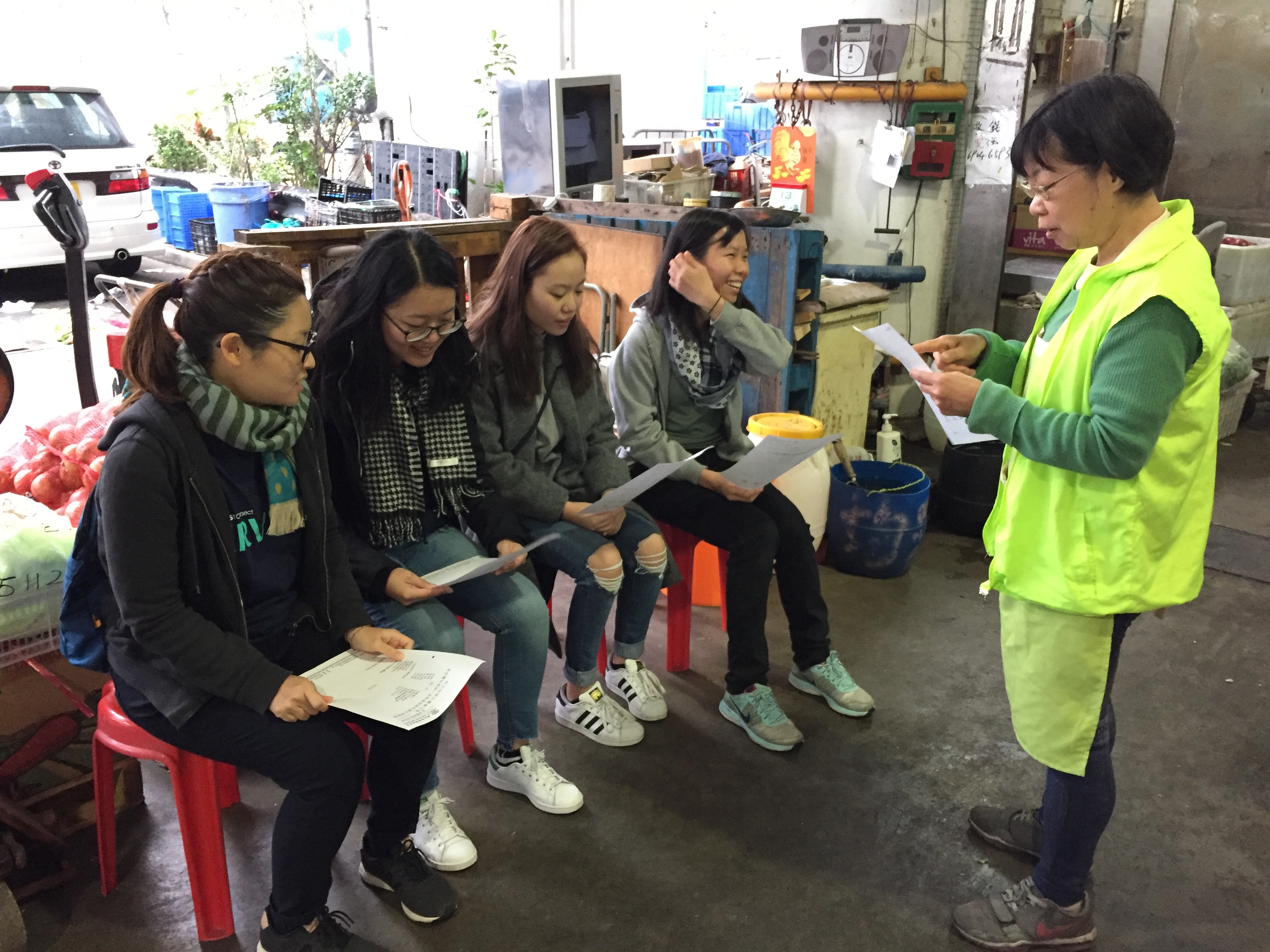 Volunteers learning how  to reduce food waste