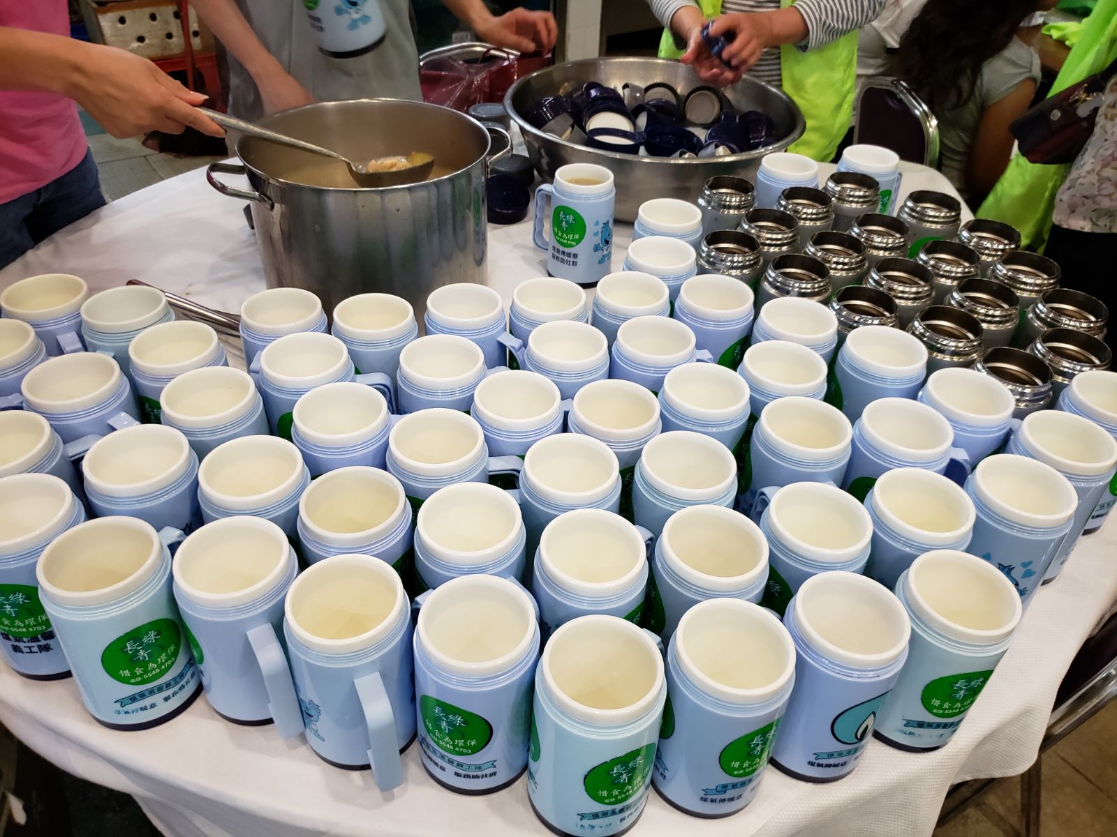 Distributing the chinese soup.