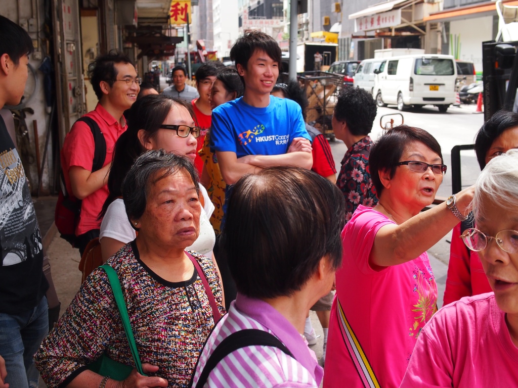 Our "old" friends touring the volunteers around Tai Kok Tsui area