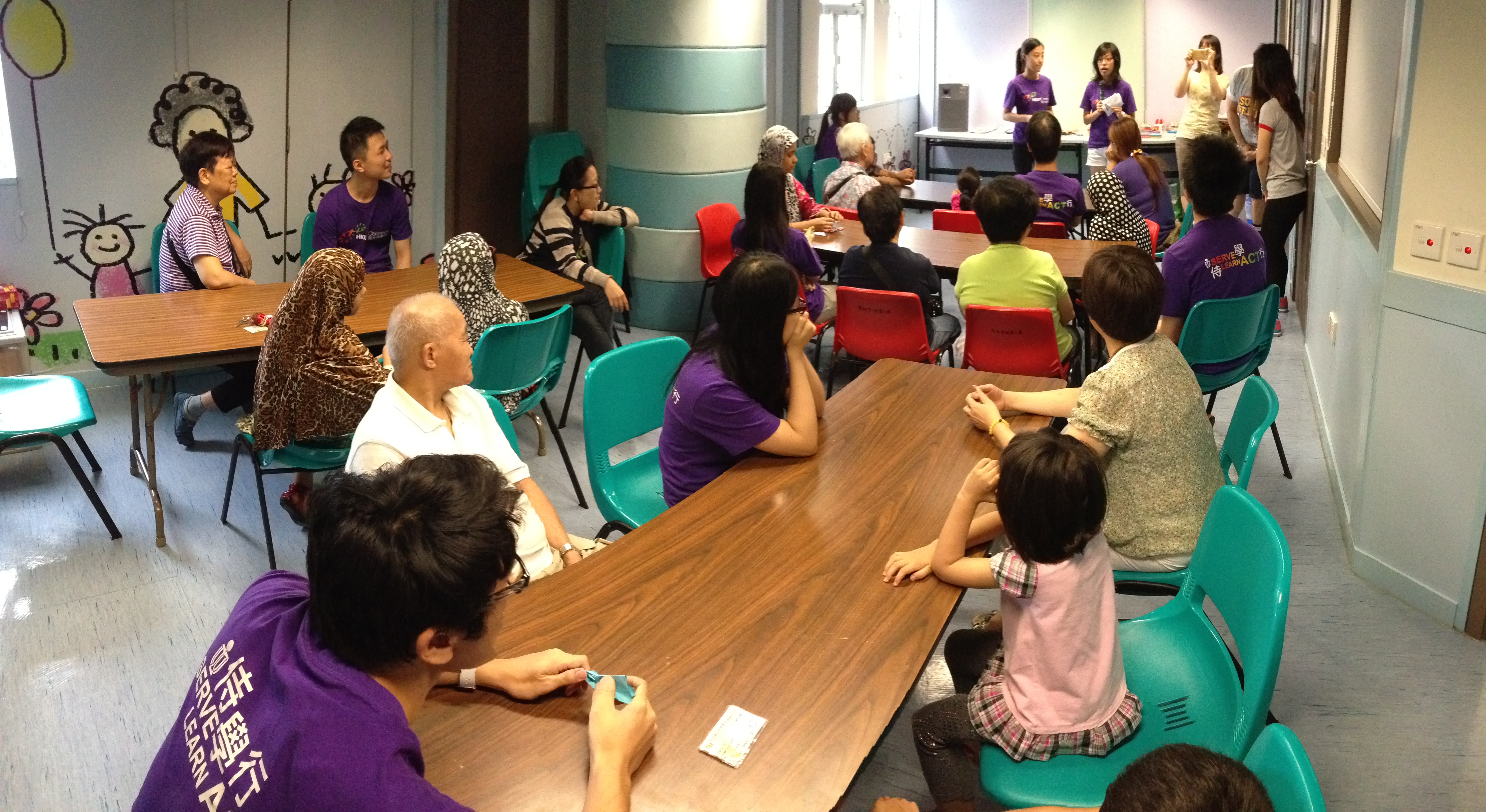 Volunters explaining the rules of mass games