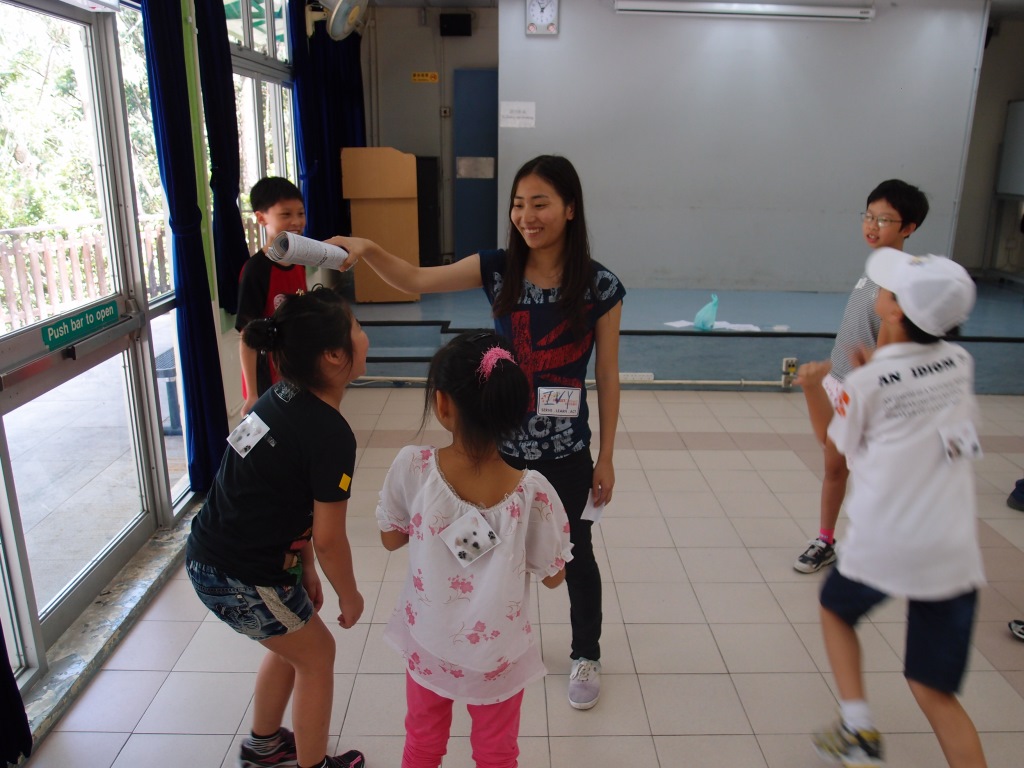 Having fun with English ice-breakers	