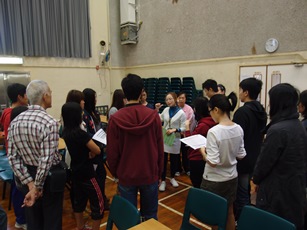 A social worker from the organization giving a briefing prior to the start of the event	