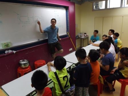 Volunteer explaining the science principle of an experiment