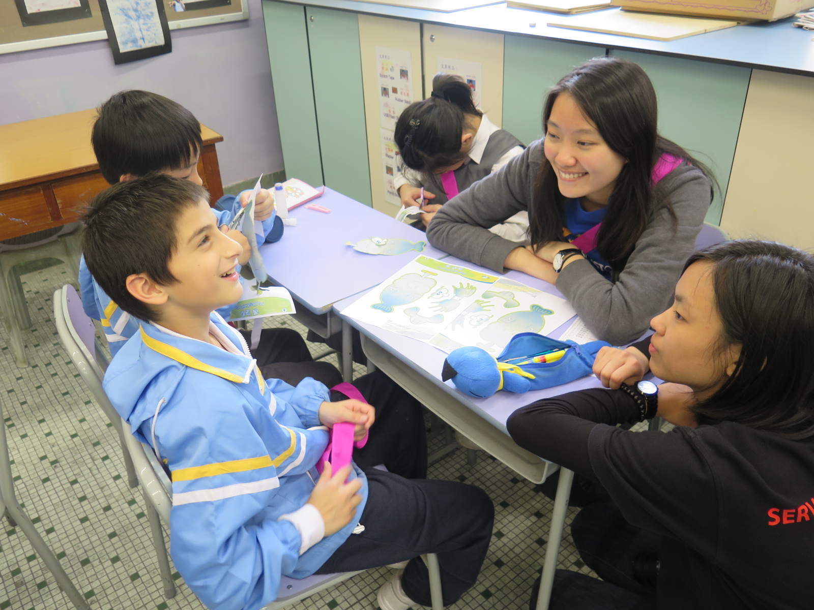Teaching activities on environmental conservation at a local primary school were held