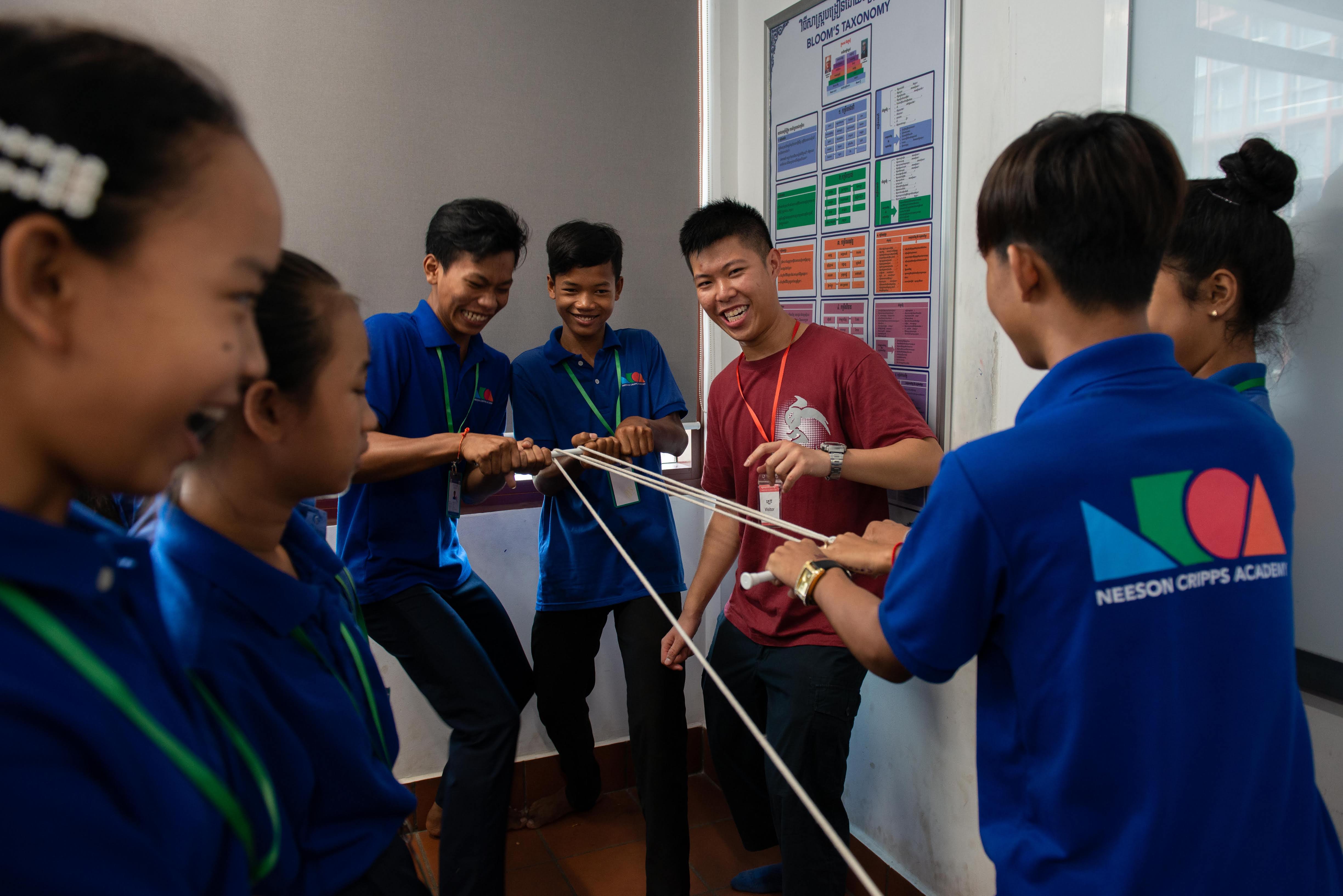 Students doing the pulley experiment in the STEM workshop