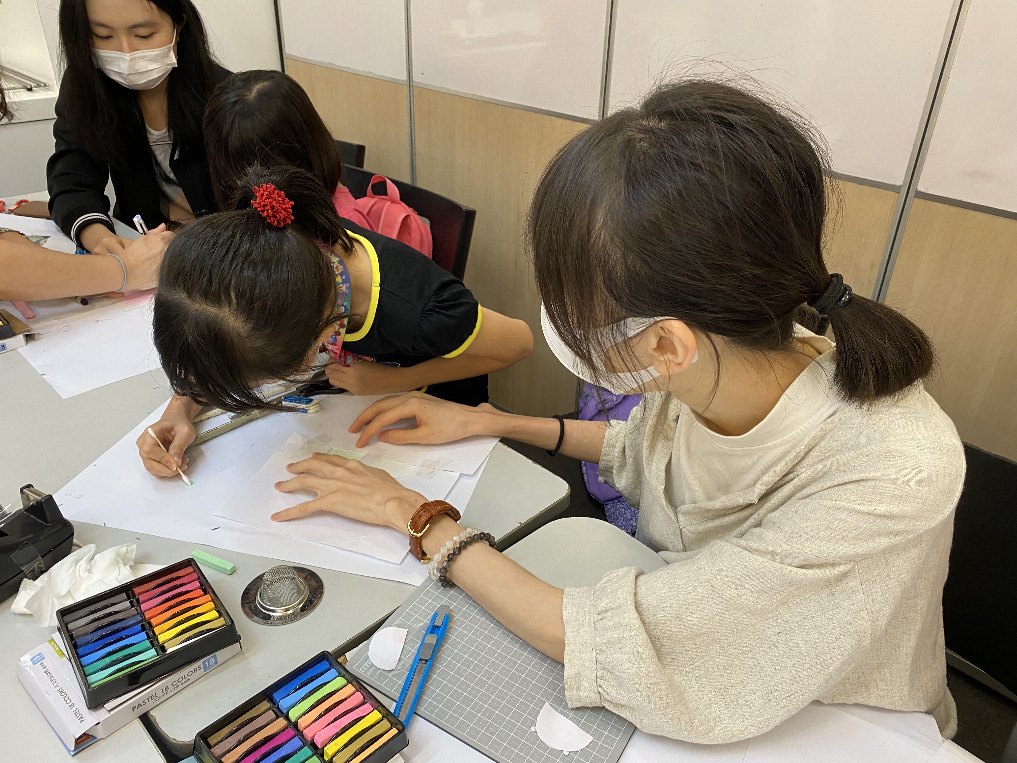 Volunteers making handicrafts with children