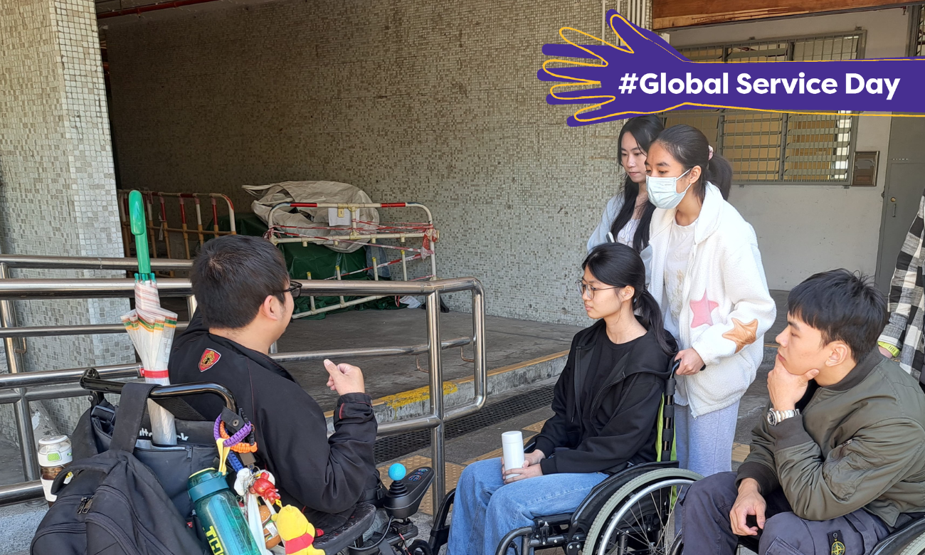 students experiencing the wheelchairs