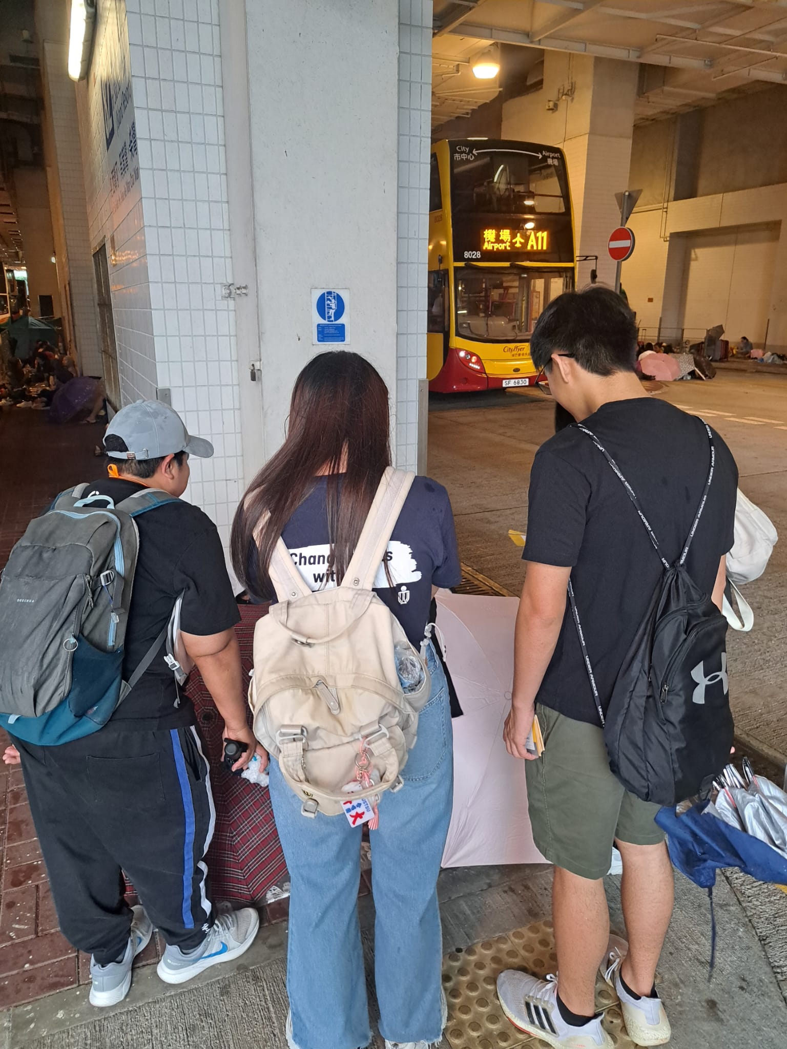 Ambassador from PathFinders briefing the volunteers