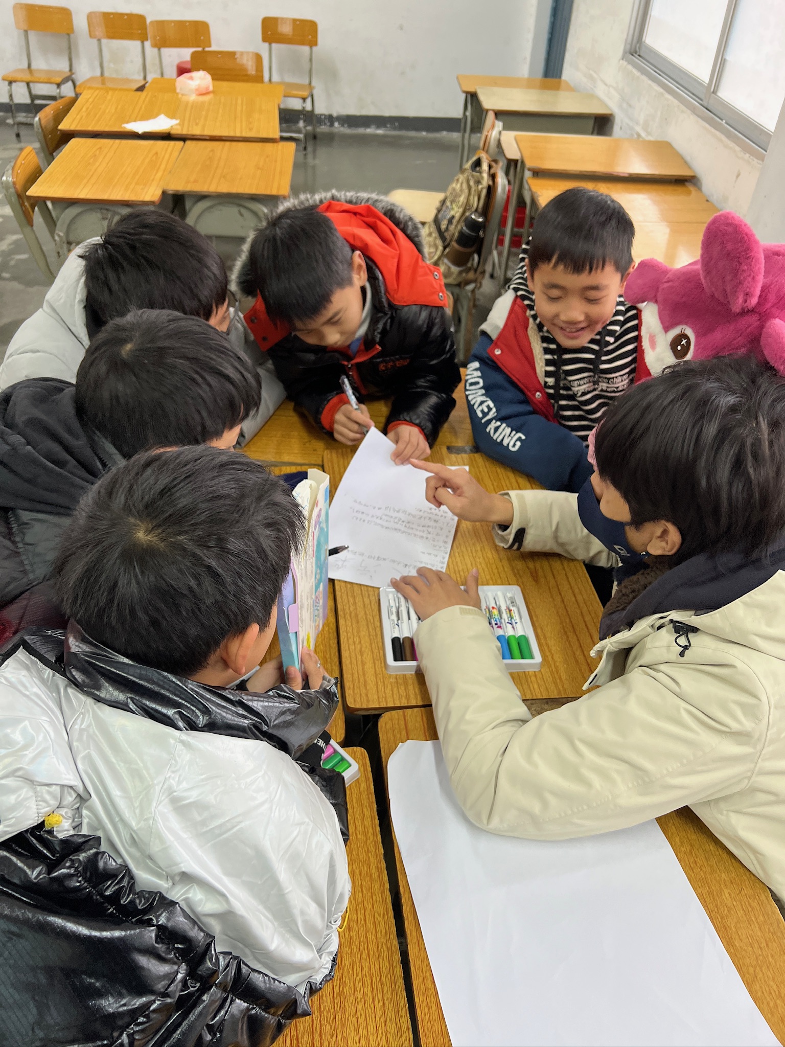 Volunteer helping students with their Changemaker project.