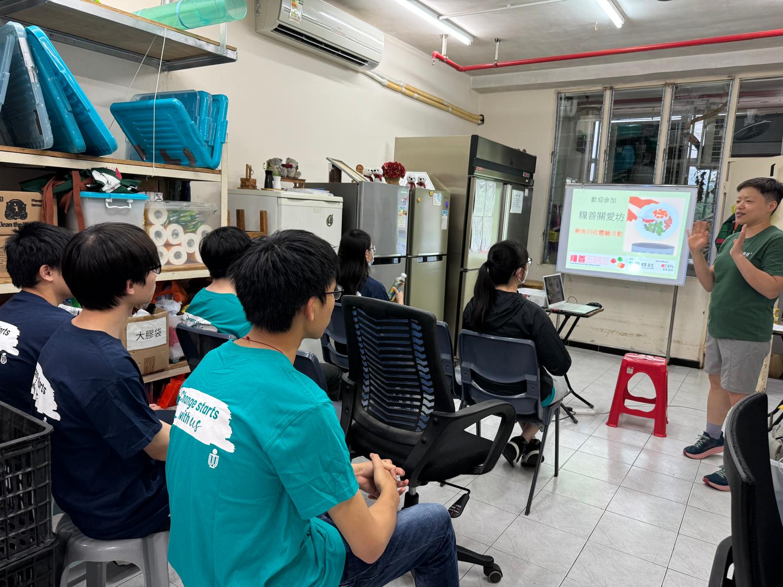 Briefing session for the volunteers