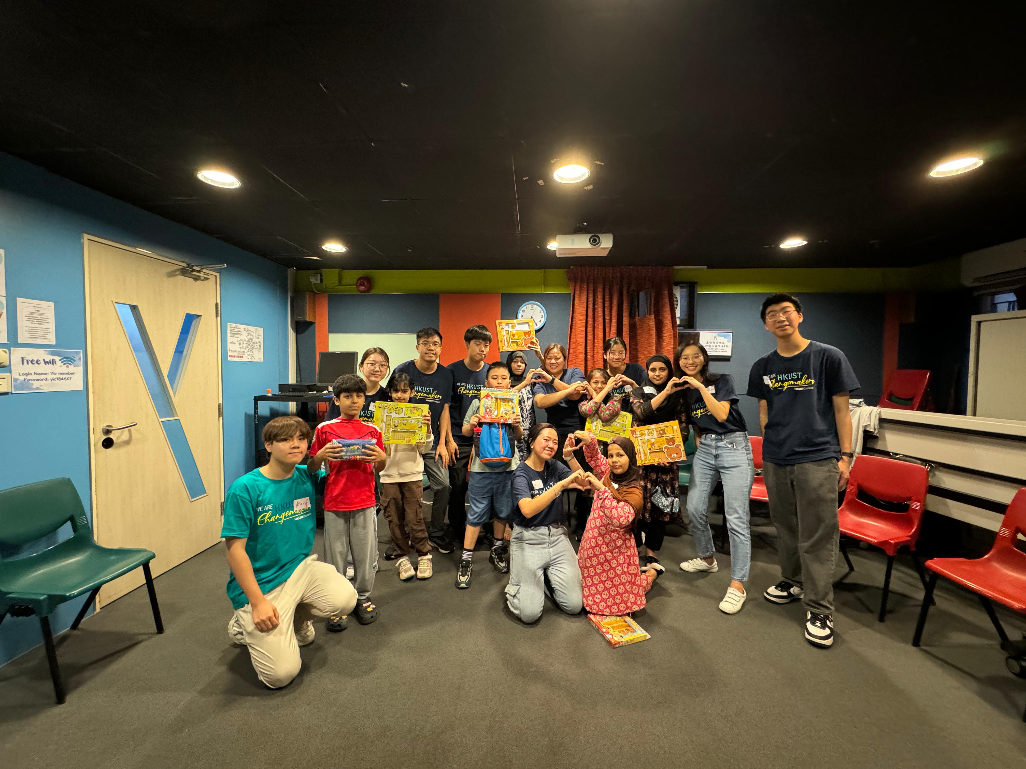 A group picture of the volunteers and the children.