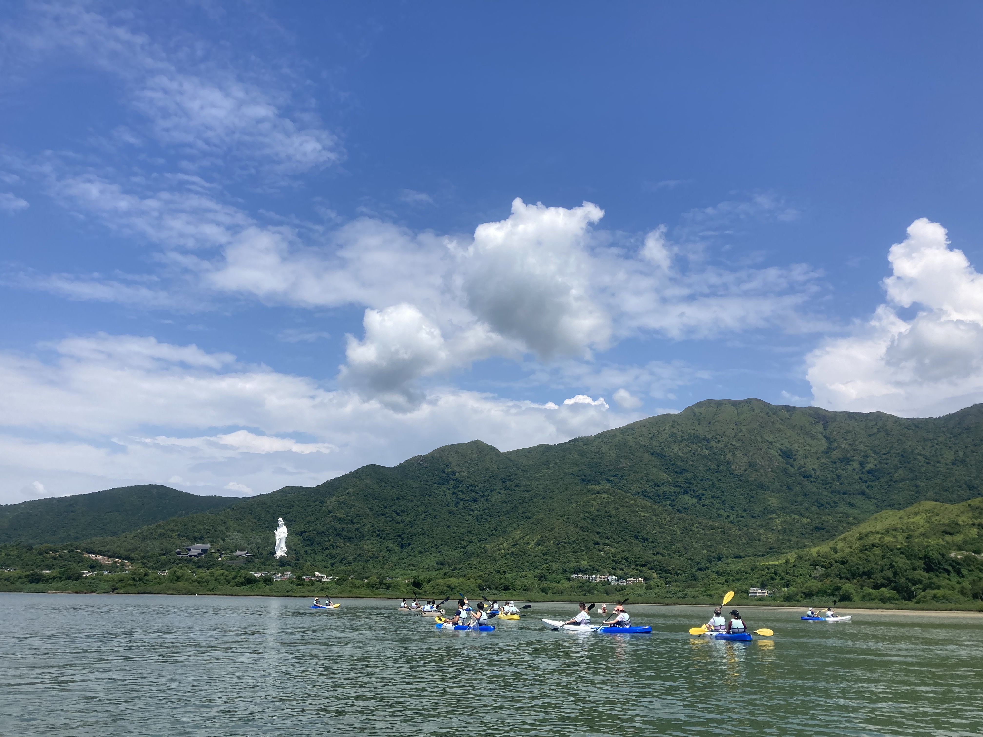 Volunteers paddling along the Ting Kok Coastline 