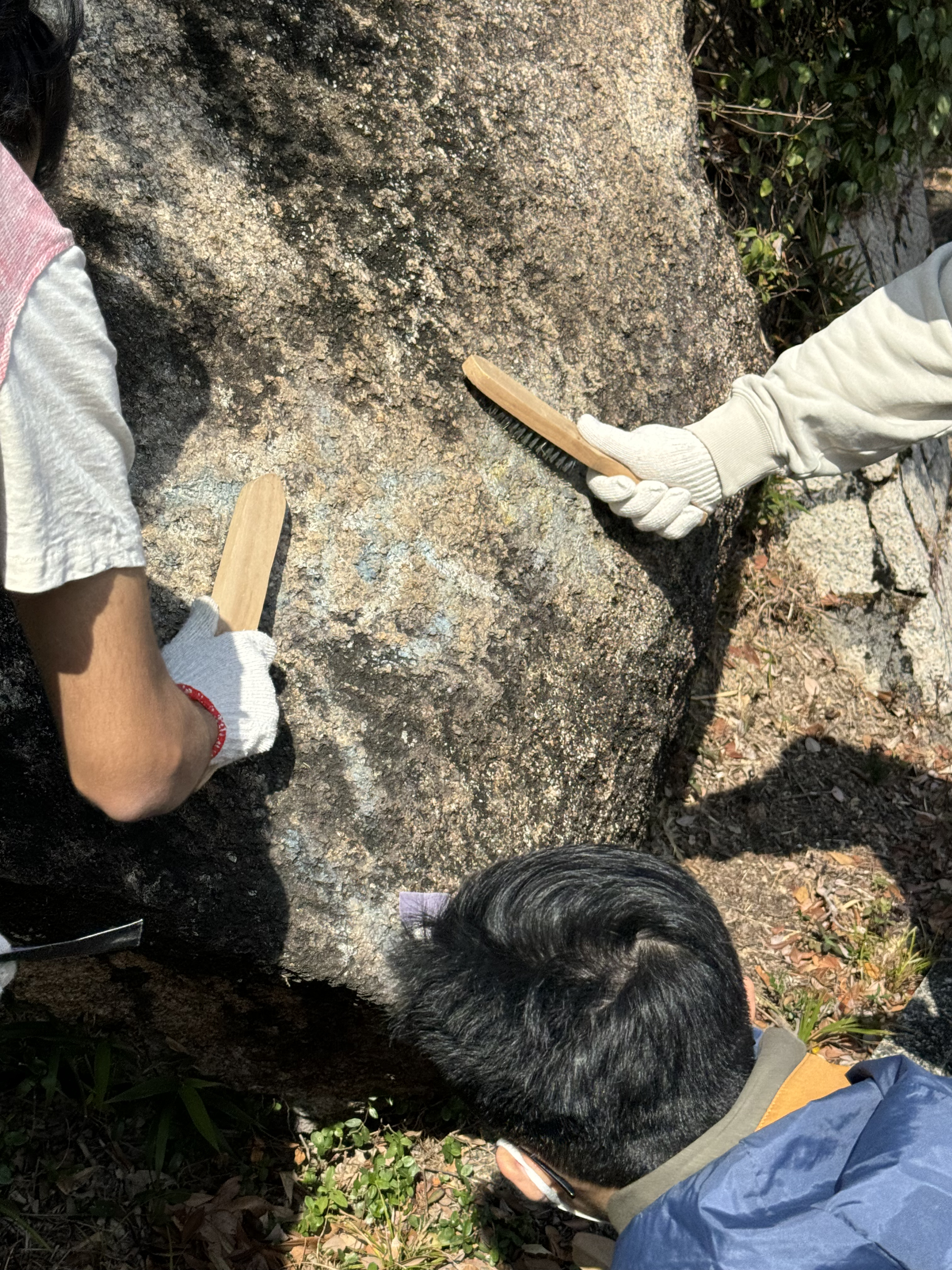 Rock cleaning in process