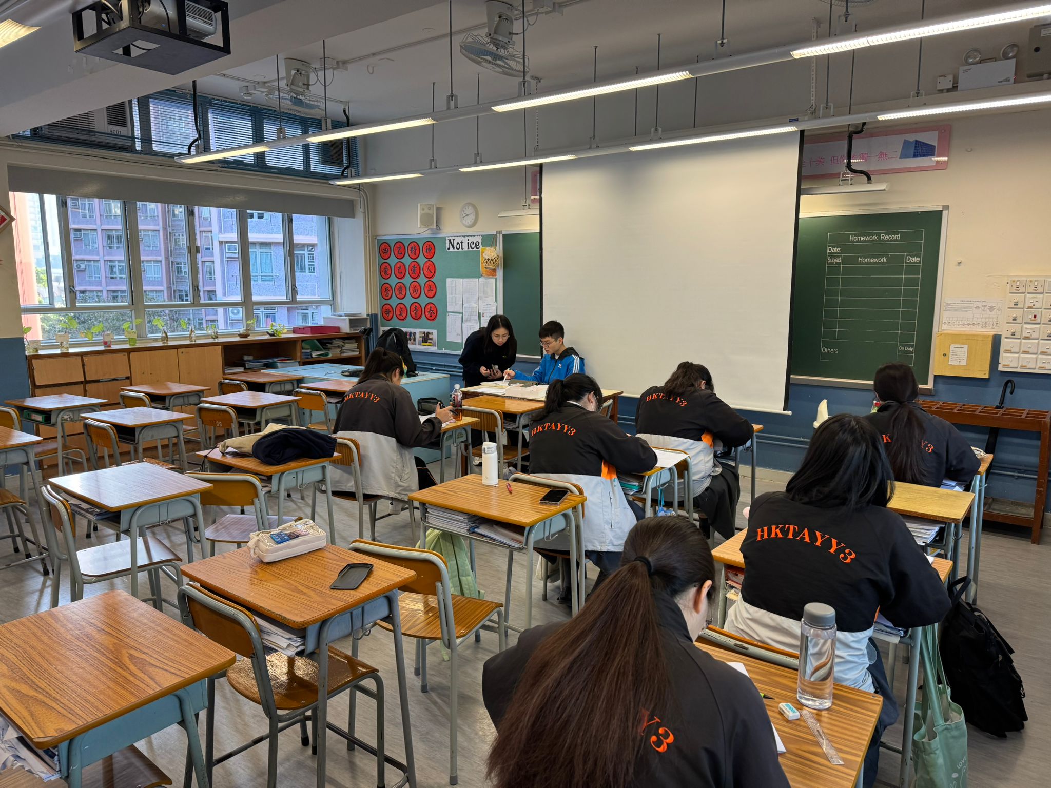 Volunteer teaching secondary students