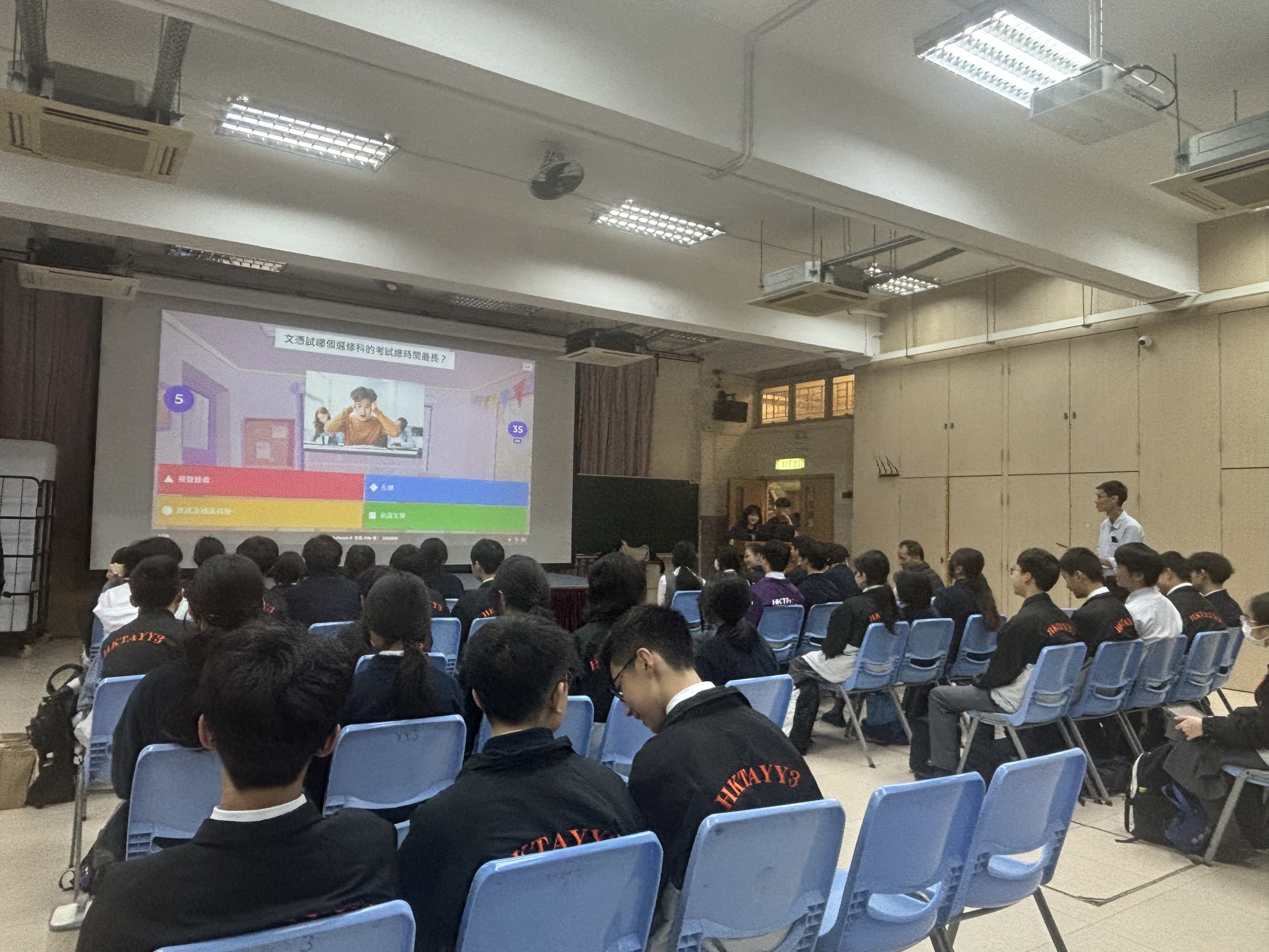Volunteers introducing DSE subjects through interactive games 