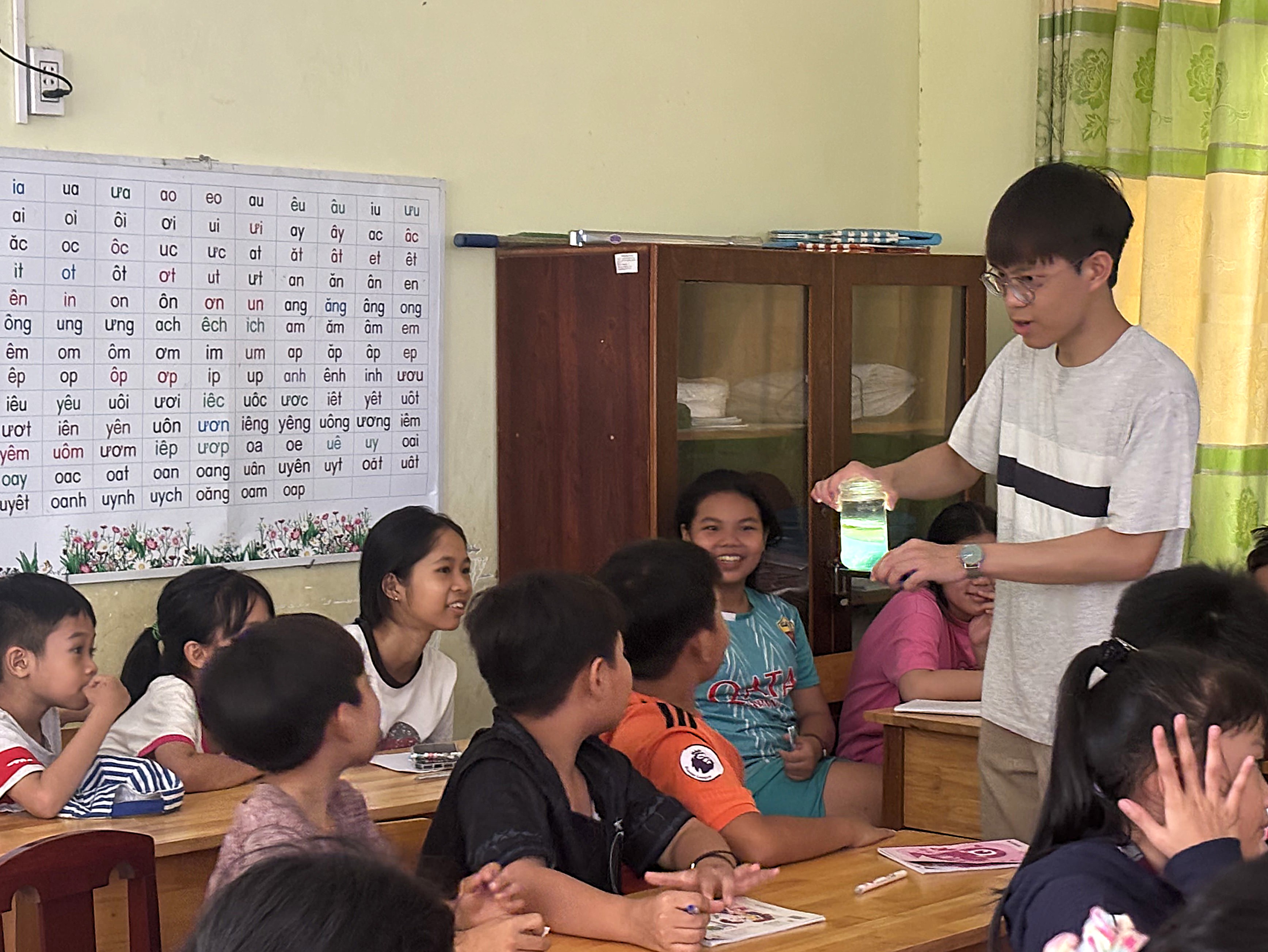 Volunteer teaching STEM experiment to local Vietnamese children