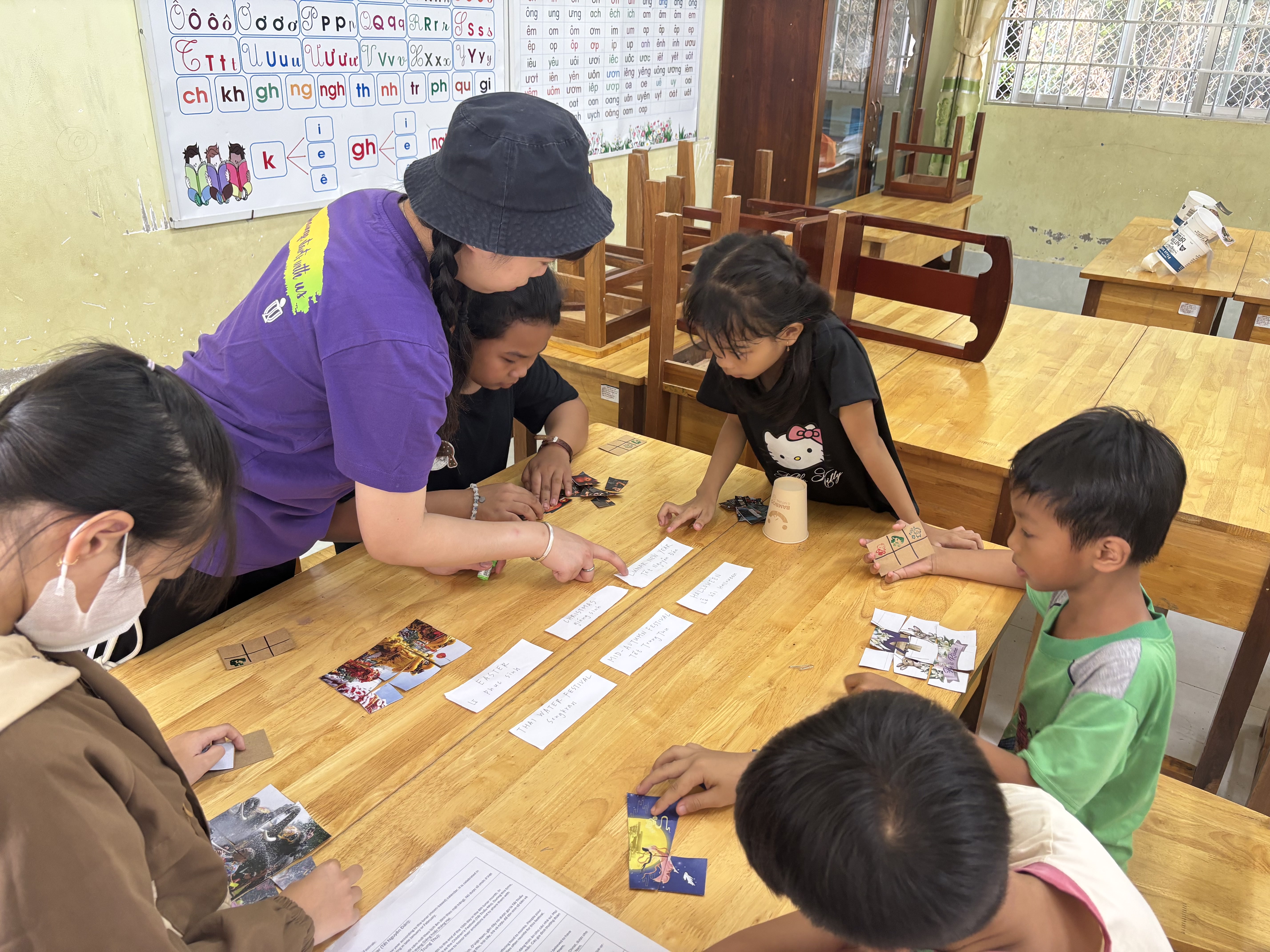 Volunteer teaching children world cultures with puzzles