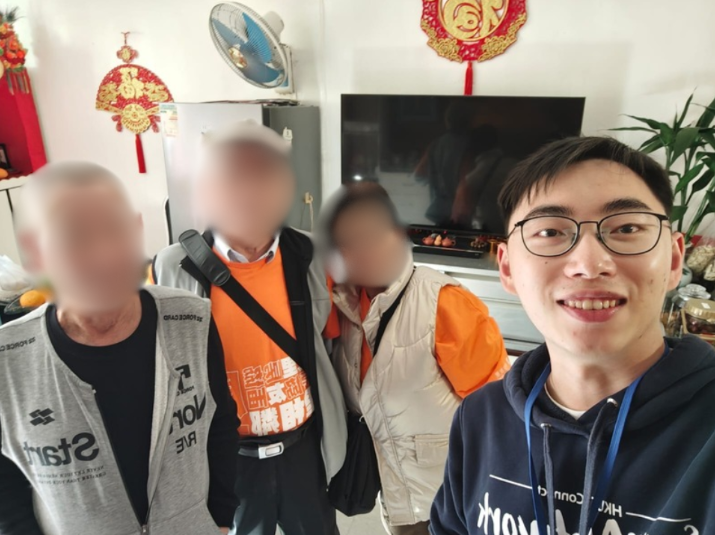 Volunteer at the service recipients' house