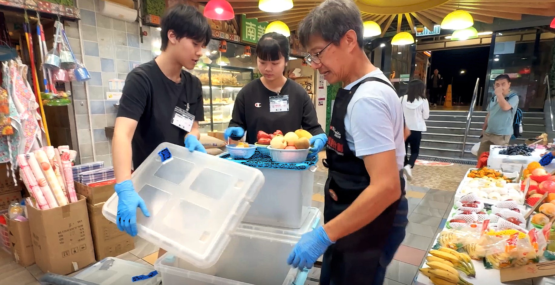 Volunteers gathering surplus food at wet markets