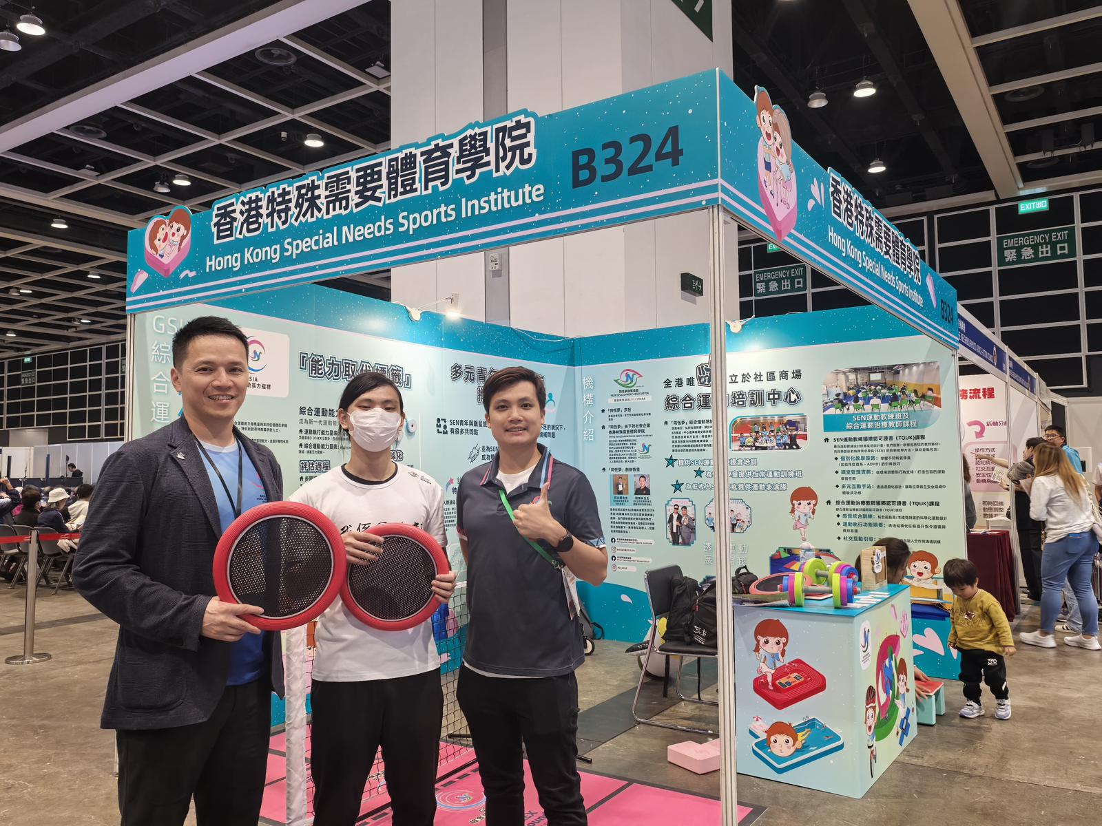 HKUST volunteer promoting services of HKSNSI at exhibition booth