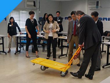 Faculty members and HKUST Connect staff commenting the innovative ideas for the course ENGG2900B Community Services Project: Innovative Trolley Design for the Elderly