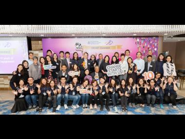 All current and former employees were taking photo together to celebrate the 10th Anniversary of HKUST Connect