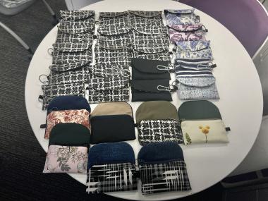 Lightweight pouch for elderly people