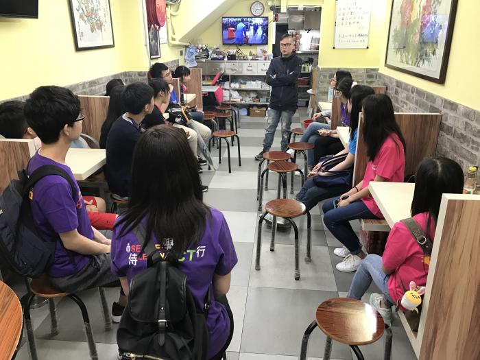Sharing inspiring stories about the shop owner after service