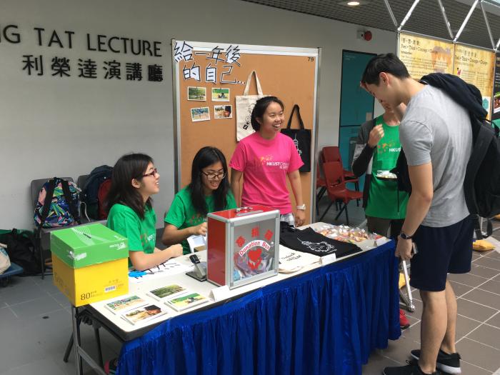 Volunteers introducing the campaign situation in Cambodia